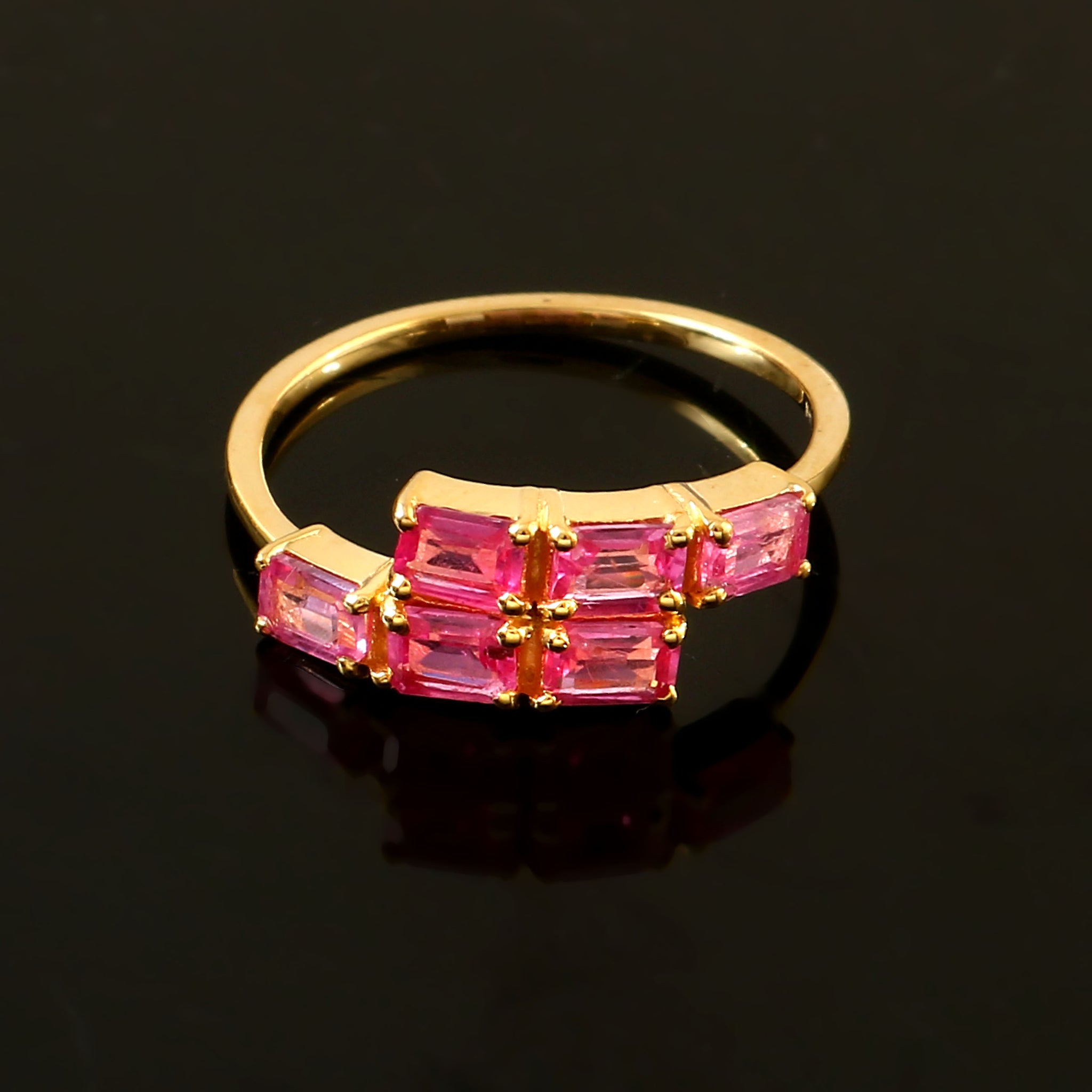 Anillo De Garra En Oro Amarillo De 14K Con Zafiro Rosa 1.5 Ct