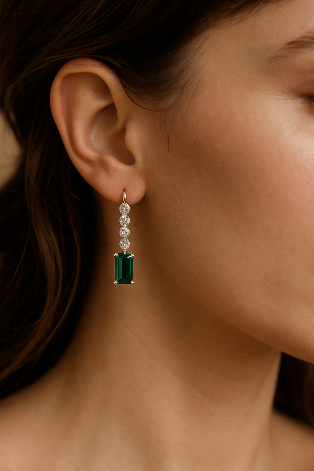 Aretes Esmeralda y Diamante 2.2 ct. Oro 18k
