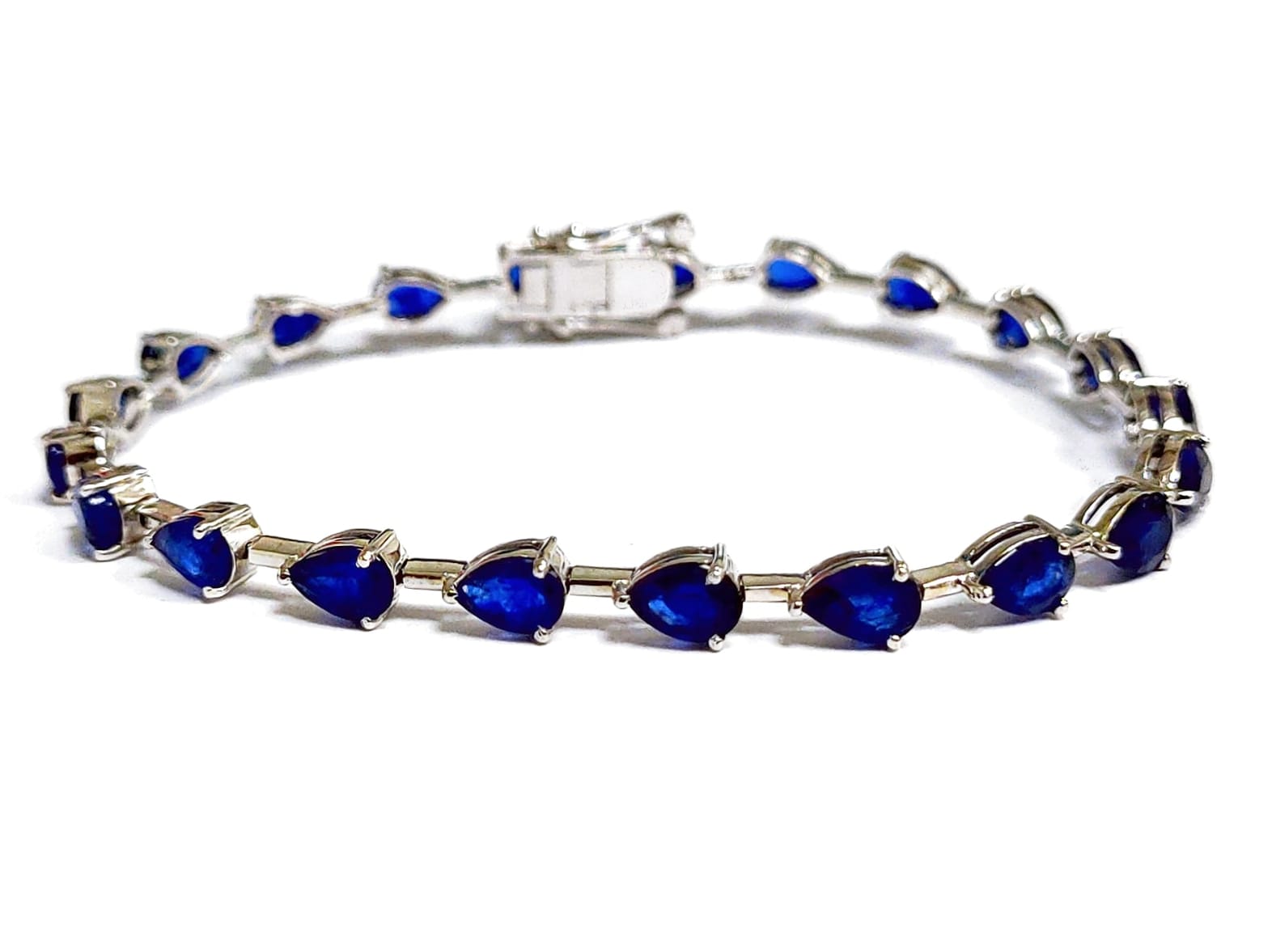 Pulsera En Oro Blanco De 14K Con Zafiro 11.7 Ct