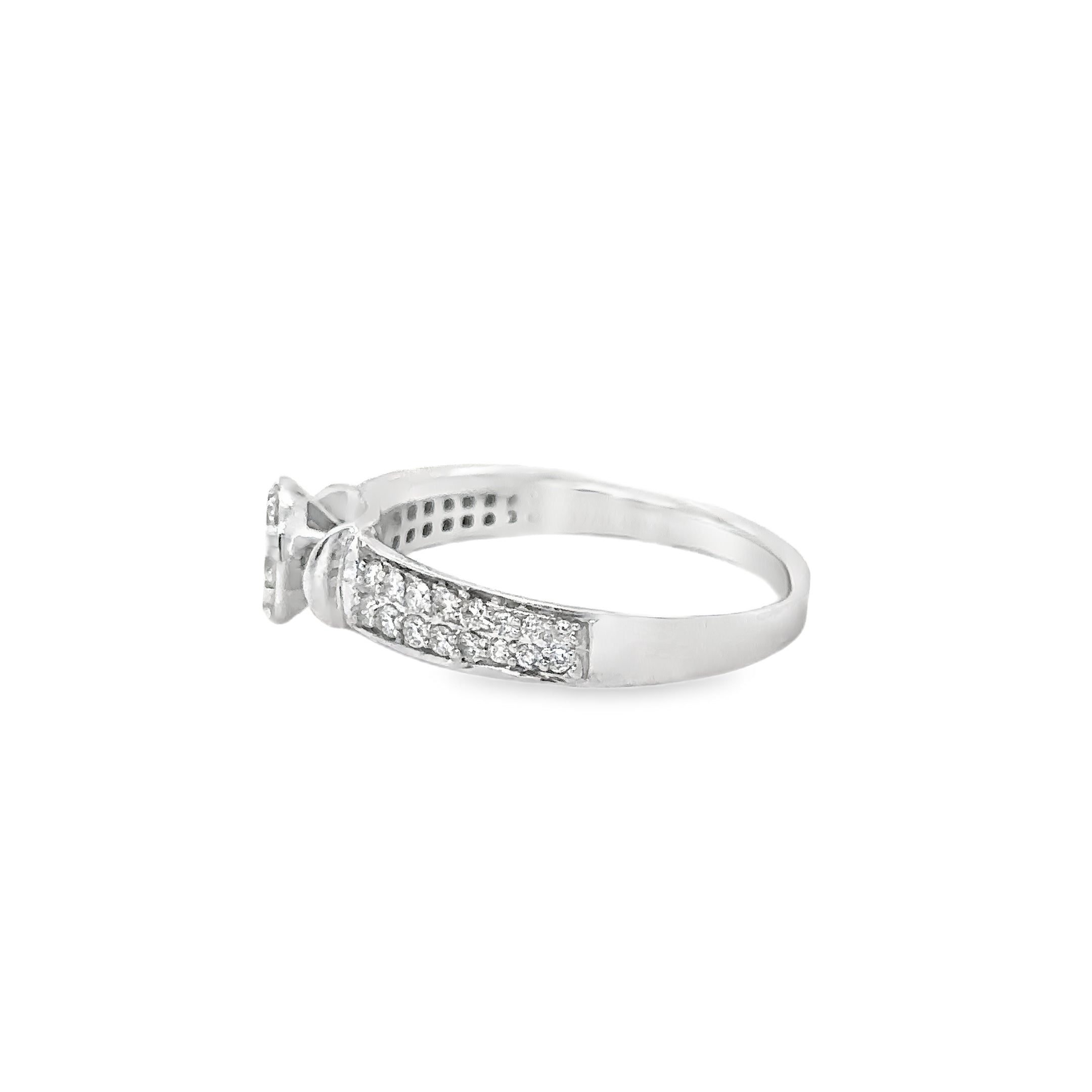 Anillo De Oro Blanco De 14 Quilates Y Diamantes 0.48 Ct.