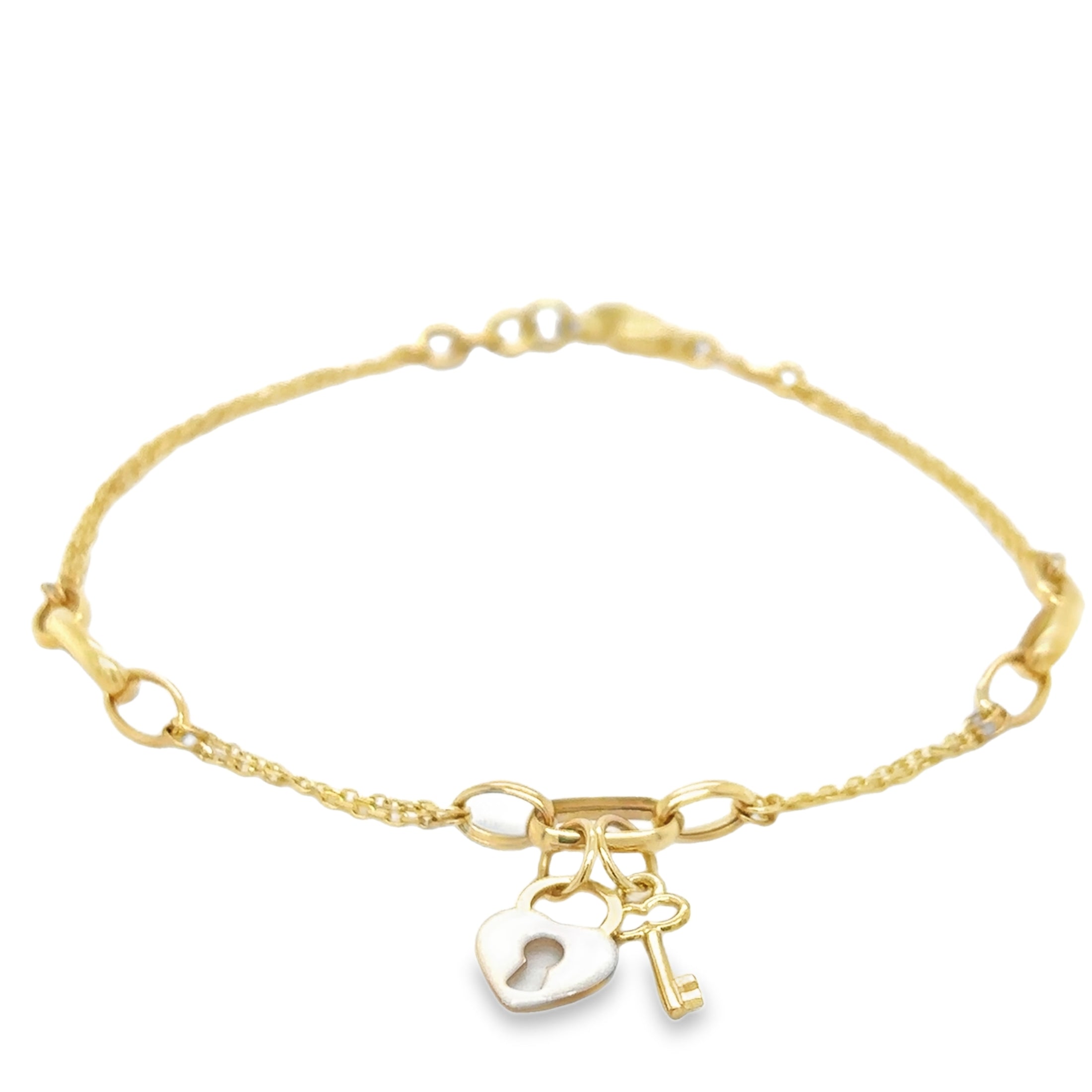 Pulsera Con Cerradura Y Llave En Oro Amarillo De 14K Y Esmalte De Corazón De 7,5"  TCW.