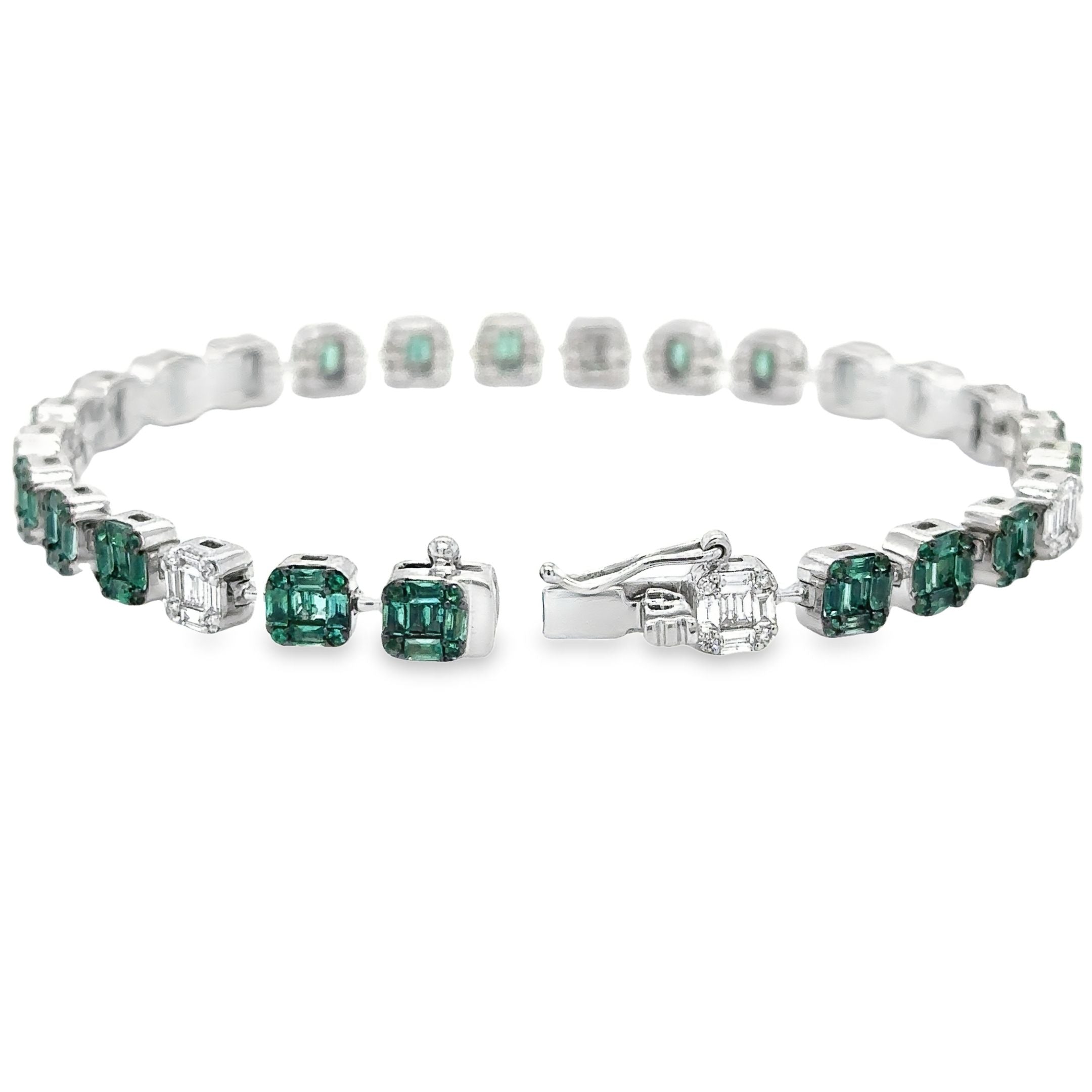 Pulsera De Tenis De Oro Blanco De 14 Quilates Con Esmeraldas Y Diamantes 4.03 Ct.