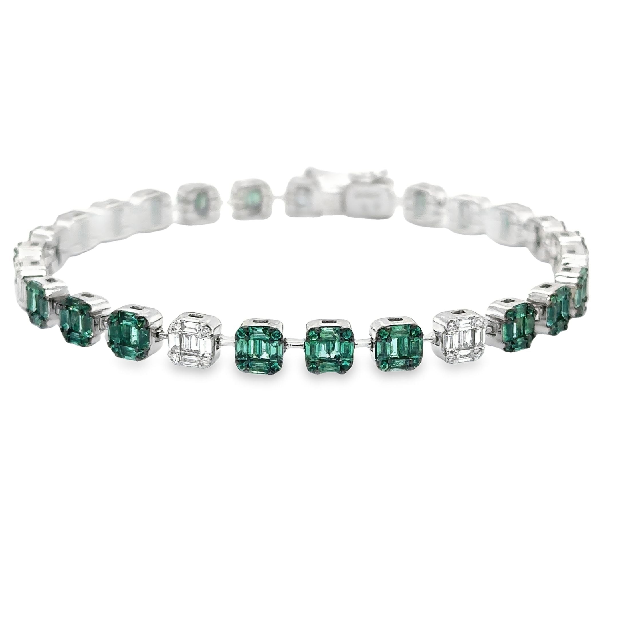 Pulsera De Tenis De Oro Blanco De 14 Quilates Con Esmeraldas Y Diamantes 4.03 Ct.