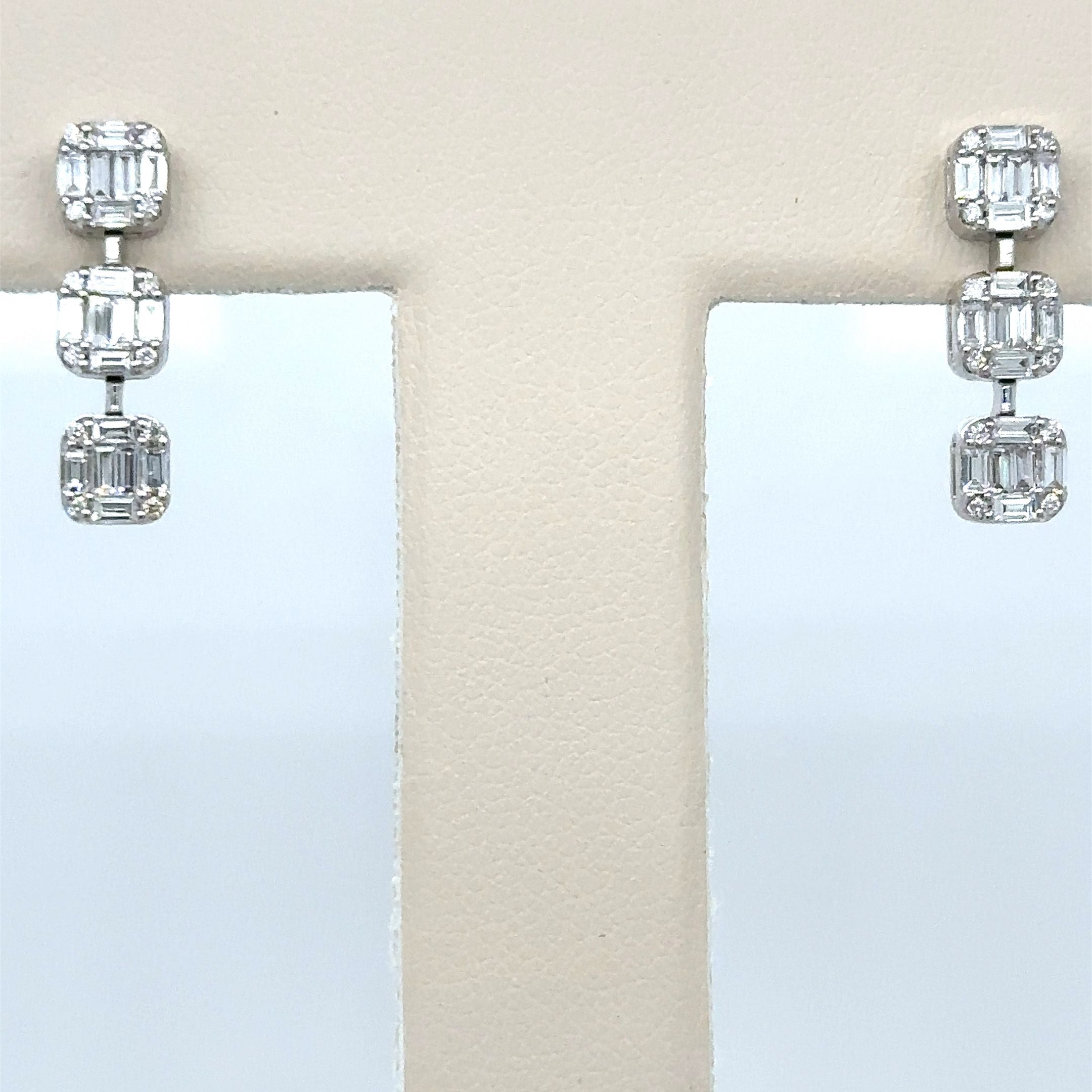 18K White Gold Diamond Stud Earring, 0.81 Tcw