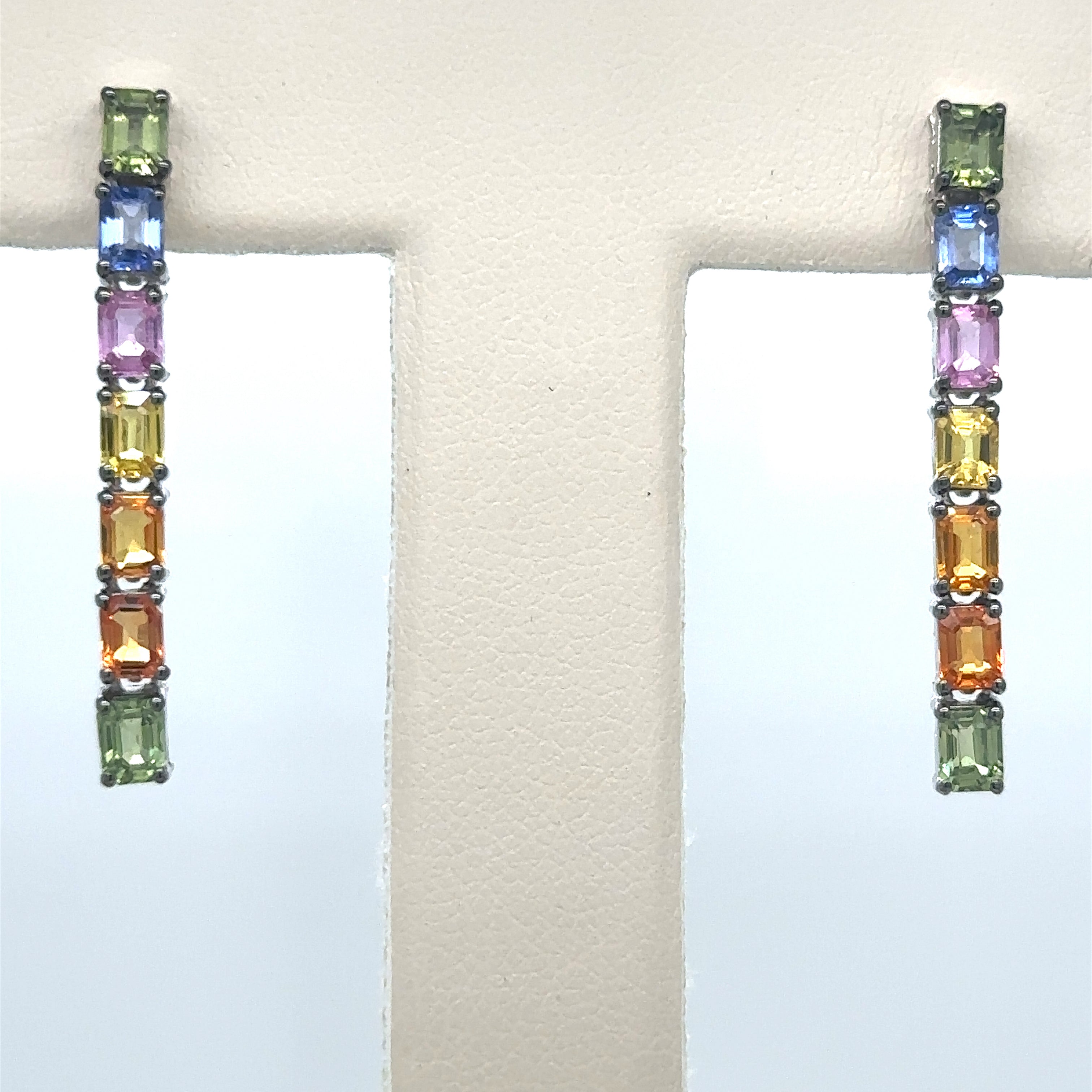 Pendiente De Zafiro Multicolor Oro Blanco De 18 Kt 3.83 Ct.