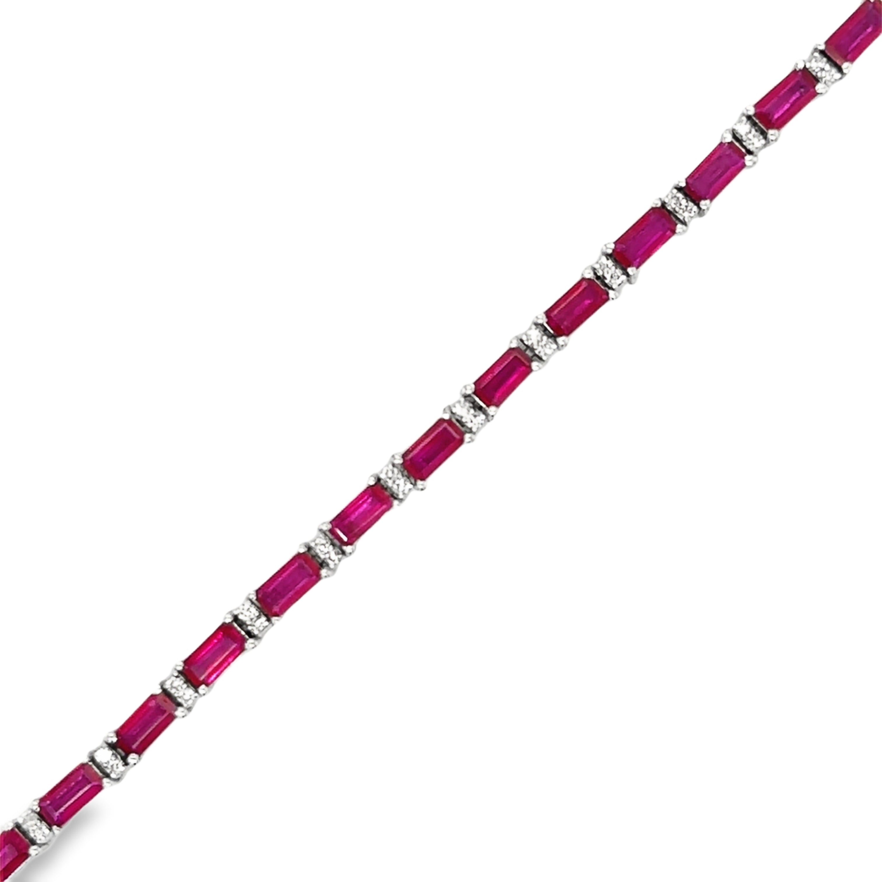 Pulsera De Oro Blanco De 18 Quilates Con Rubíes Y Diamantes 5.12 Ct.