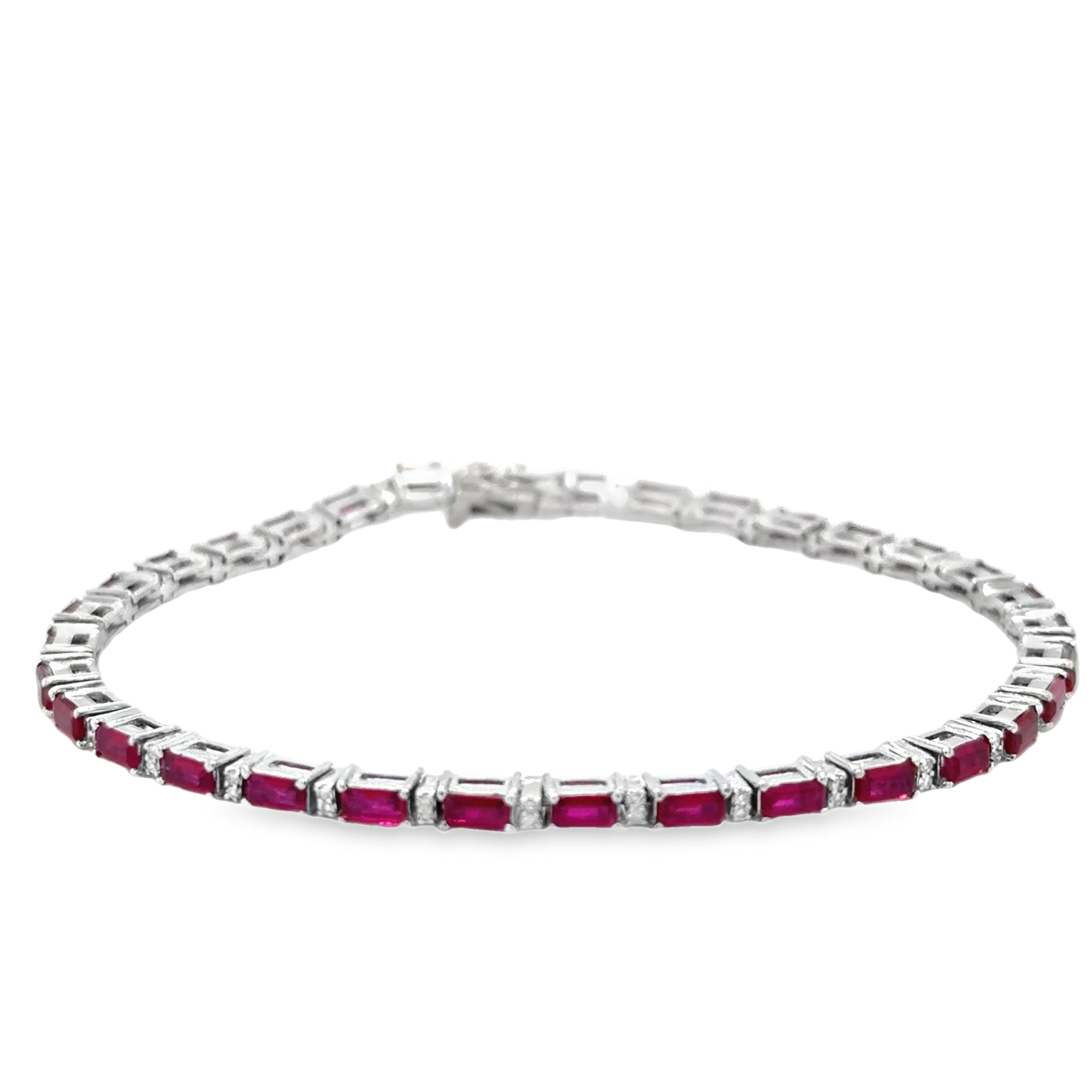 Pulsera De Oro Blanco De 18 Quilates Con Rubíes Y Diamantes 5.12 Ct.