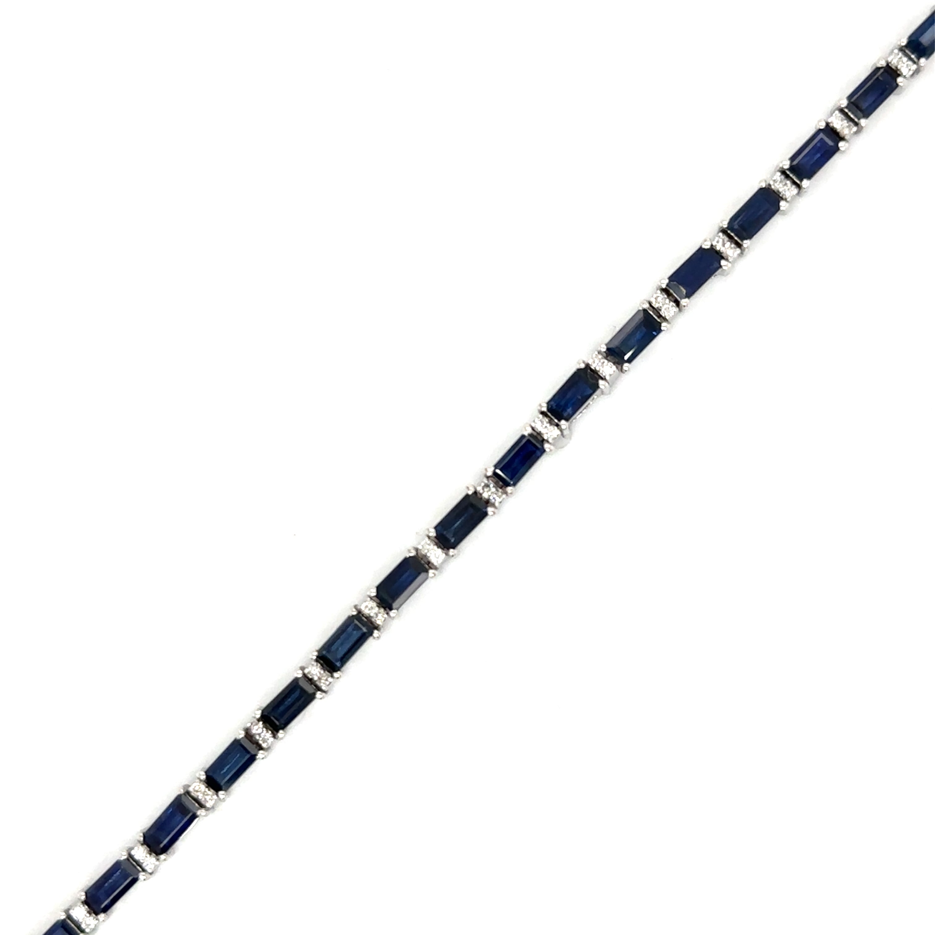 Brazalete De Diamantes Y Zafiros En Oro Blanco De 18 Kt 5.49 Ct.