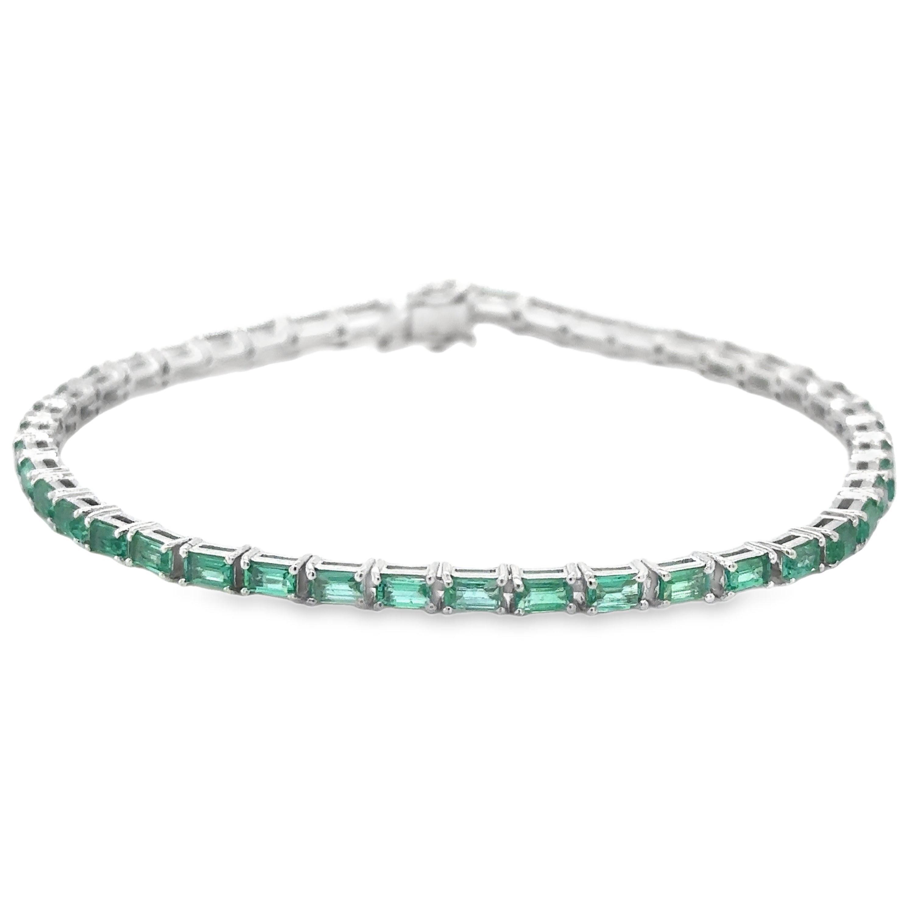 Pulsera De Oro Blanco De 14 Quilates Con Esmeralda Baguette 4.13 Ct.