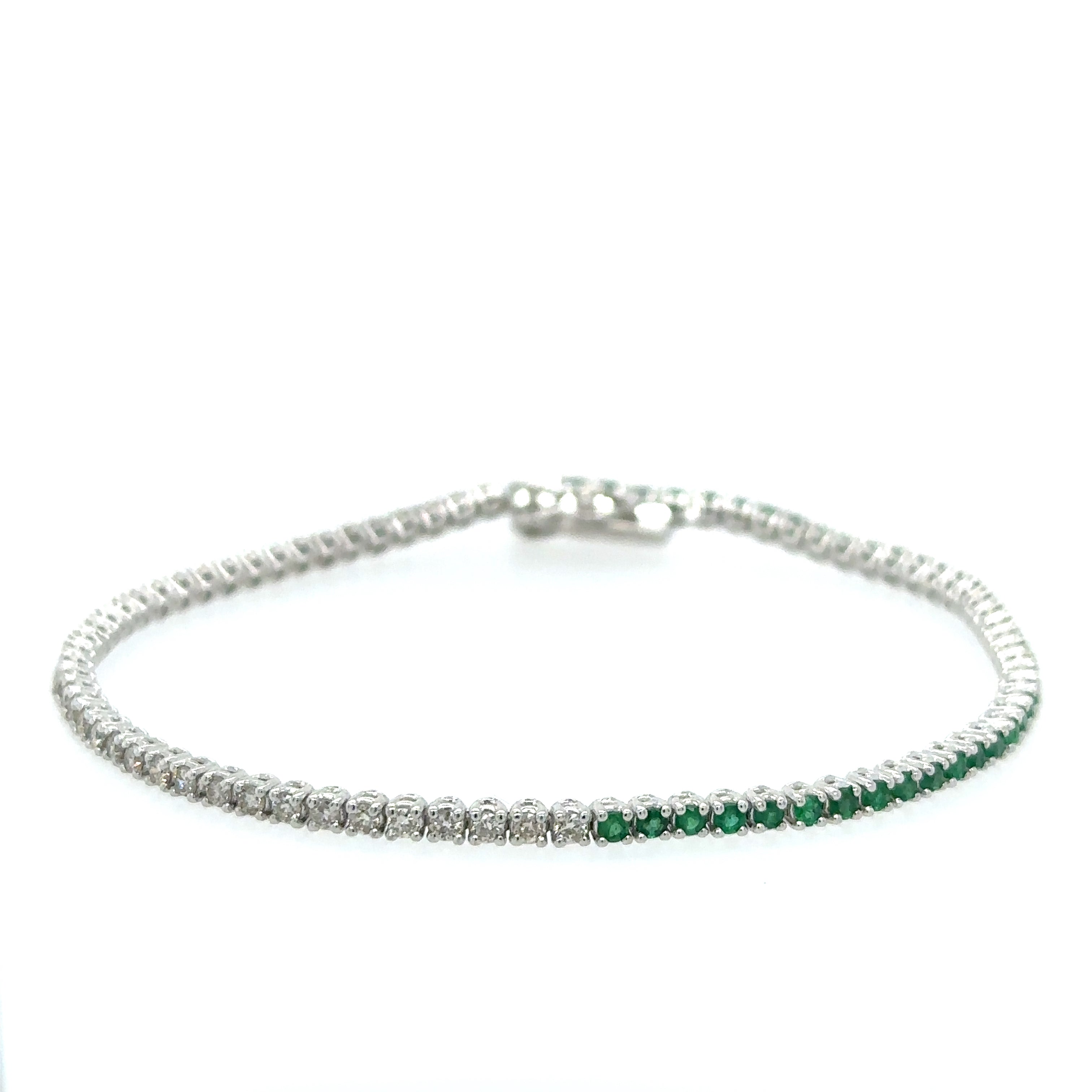 Pulsera De Tenis De Oro Blanco De 14 Quilates Con Diamantes Y Esmeraldas 1.54 Ct.