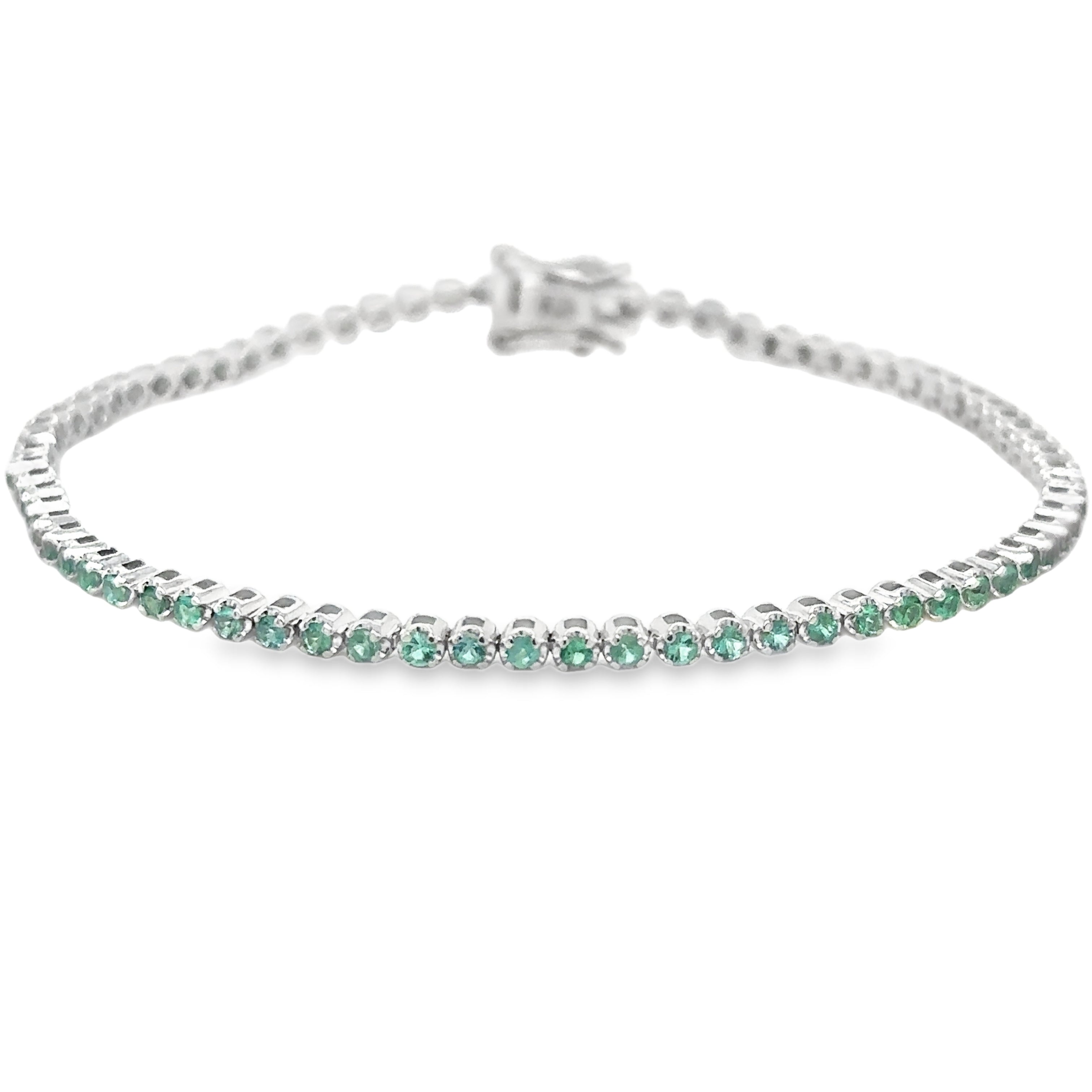 Pulsera De Tenis De Oro Blanco De 14 Quilates Con Esmeraldas 1.14 Ct.