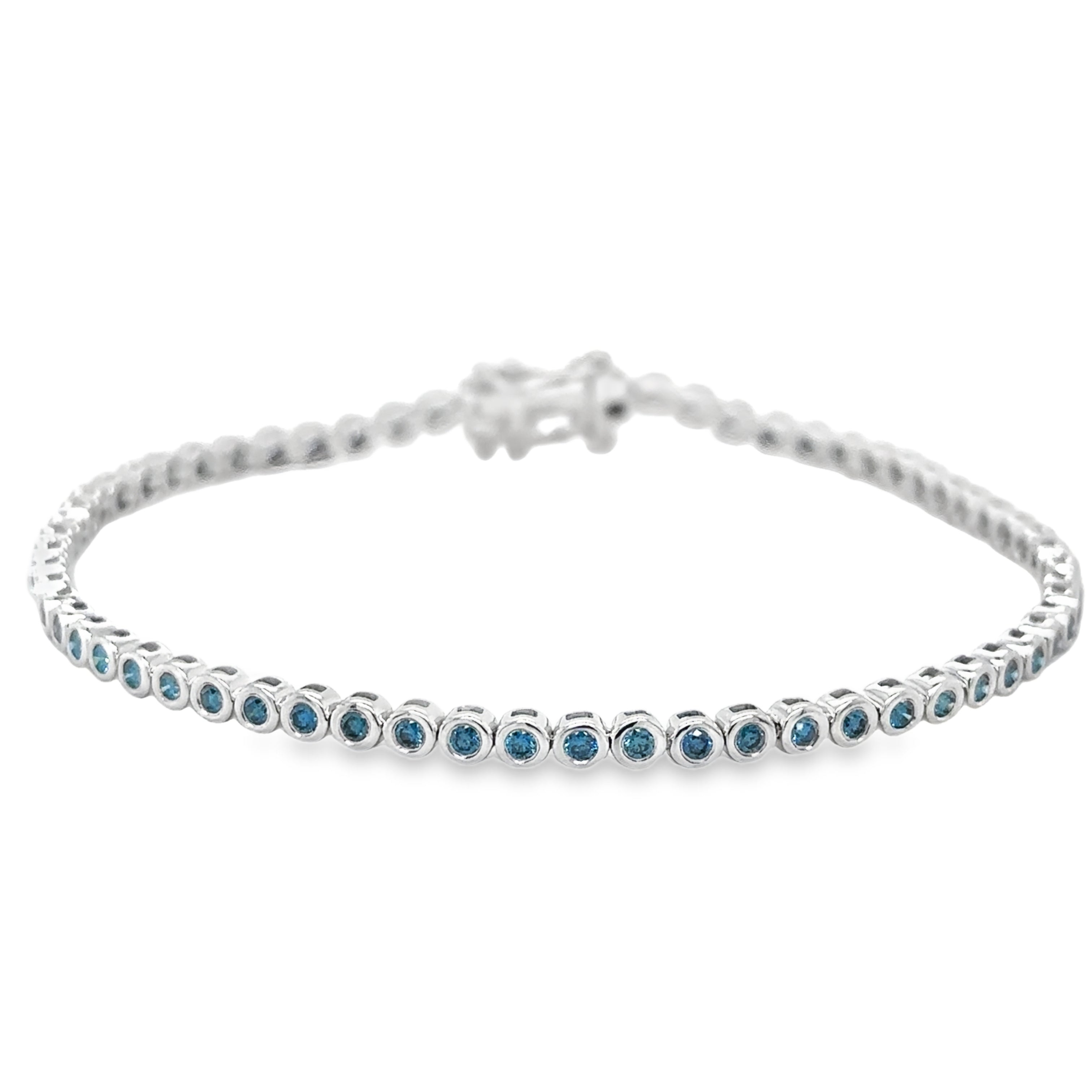 Pulsera De Tenis Con Bisel De Diamantes Azules De Oro Blanco De 14 Kt 1 Ct.