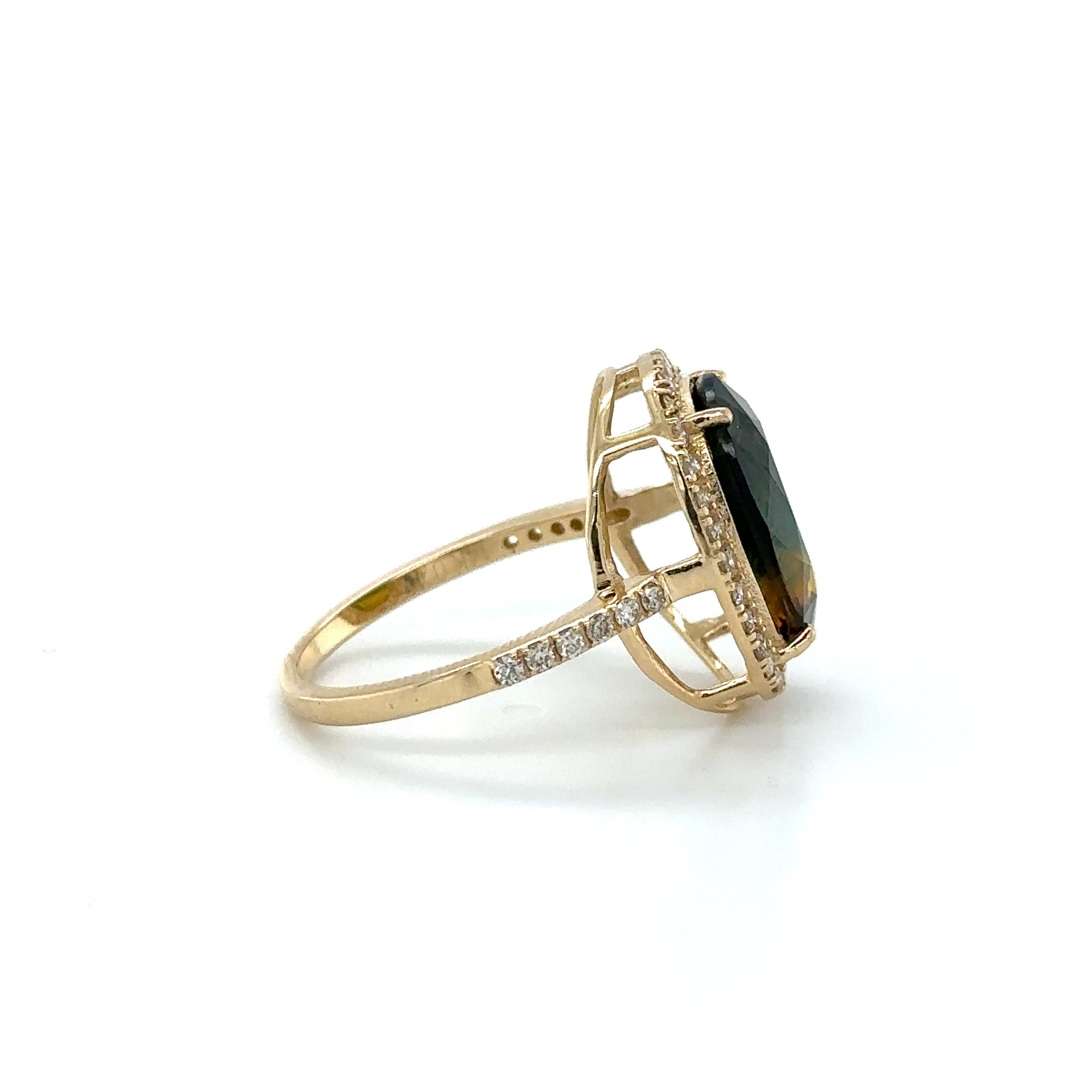 Anillo De Zafiro Inclinado En Oro Amarillo De 14 K Con Diamantes 7.42 TCW.