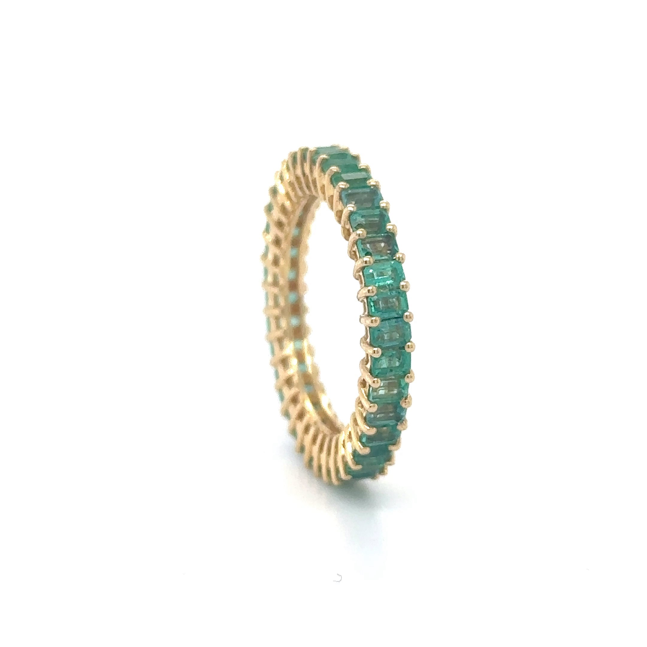 Anillo De Oro Amarillo De 14 Quilates Con Esmeralda 2.66 Ct.