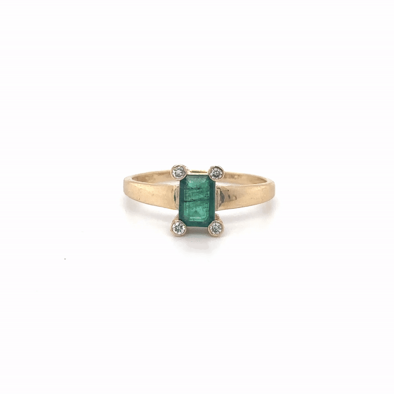 Anillo De Oro Amarillo De 14 Quilates Con Esmeraldas Y Diamantes 1.06 Ct.