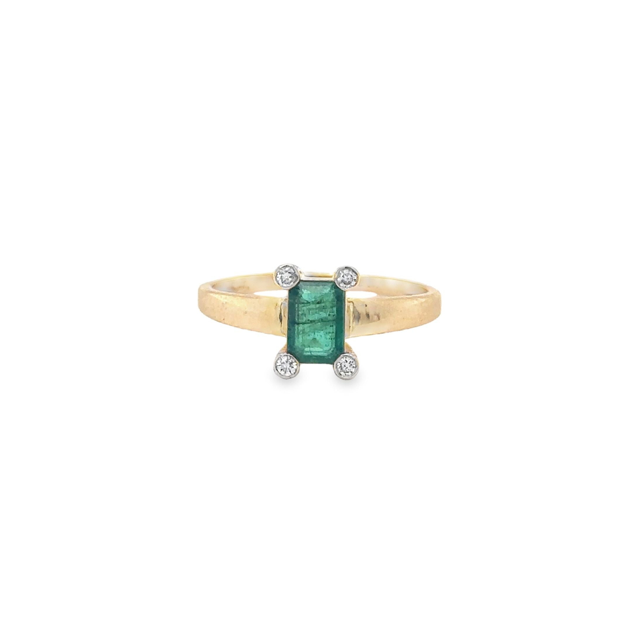 Anillo De Oro Amarillo De 14 Quilates Con Esmeraldas Y Diamantes 1.06 Ct.