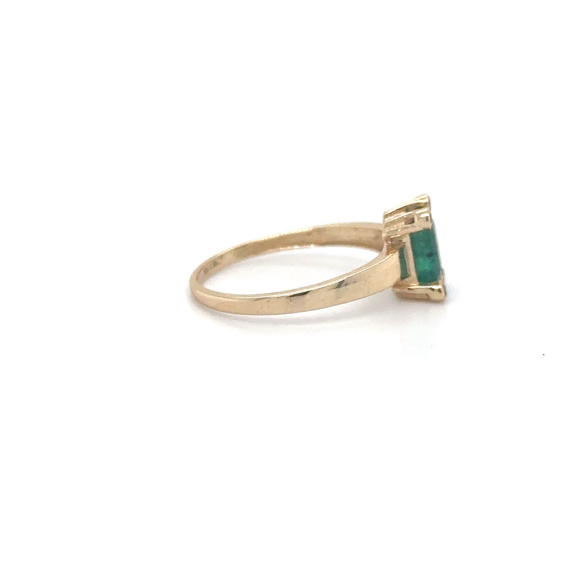 Anillo De Oro Amarillo De 14 Quilates Con Esmeraldas Y Diamantes 1.06 Ct.