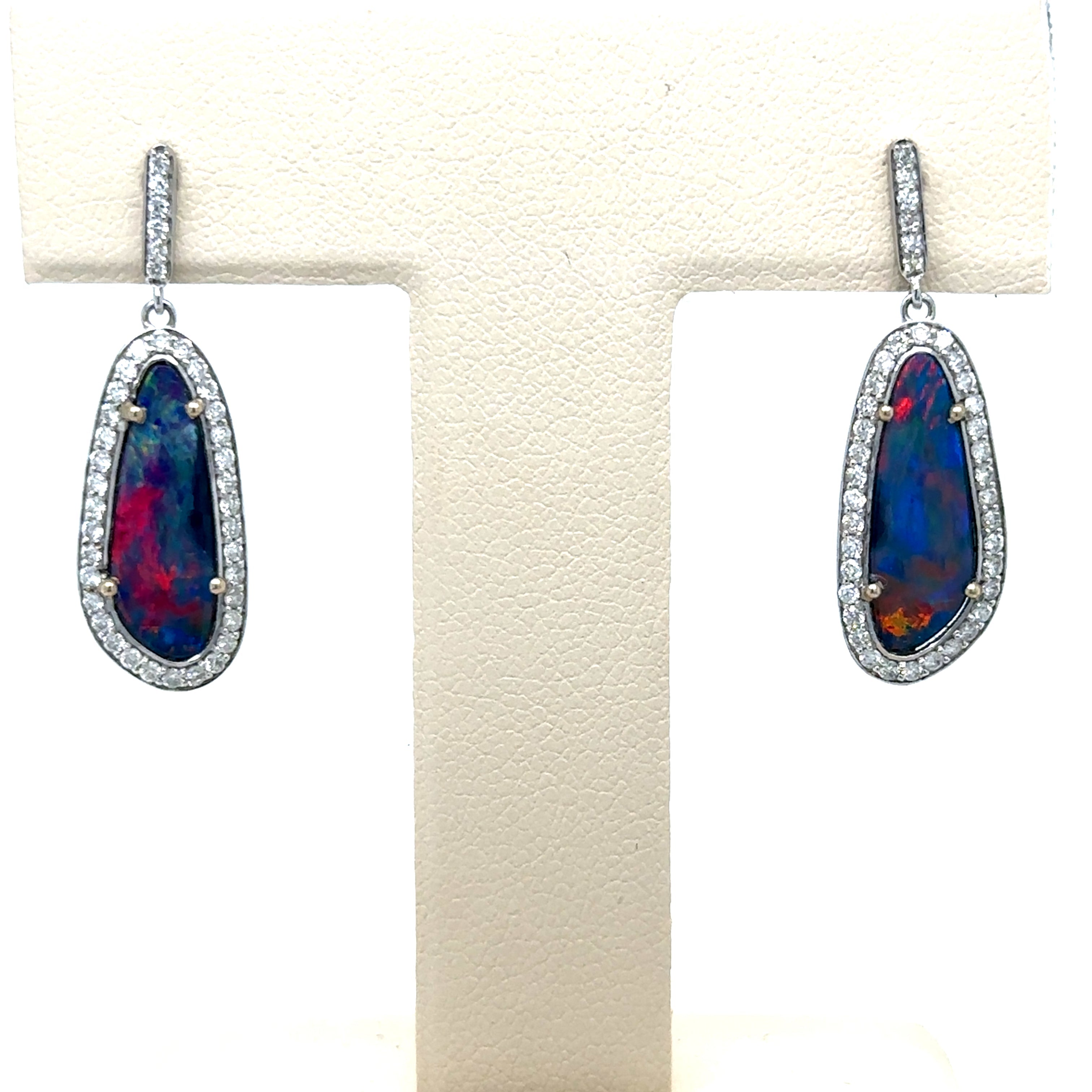 Pendiente Ópalo Y Diamantes De Oro Blanco De 18 Kates 4.43 Ct.