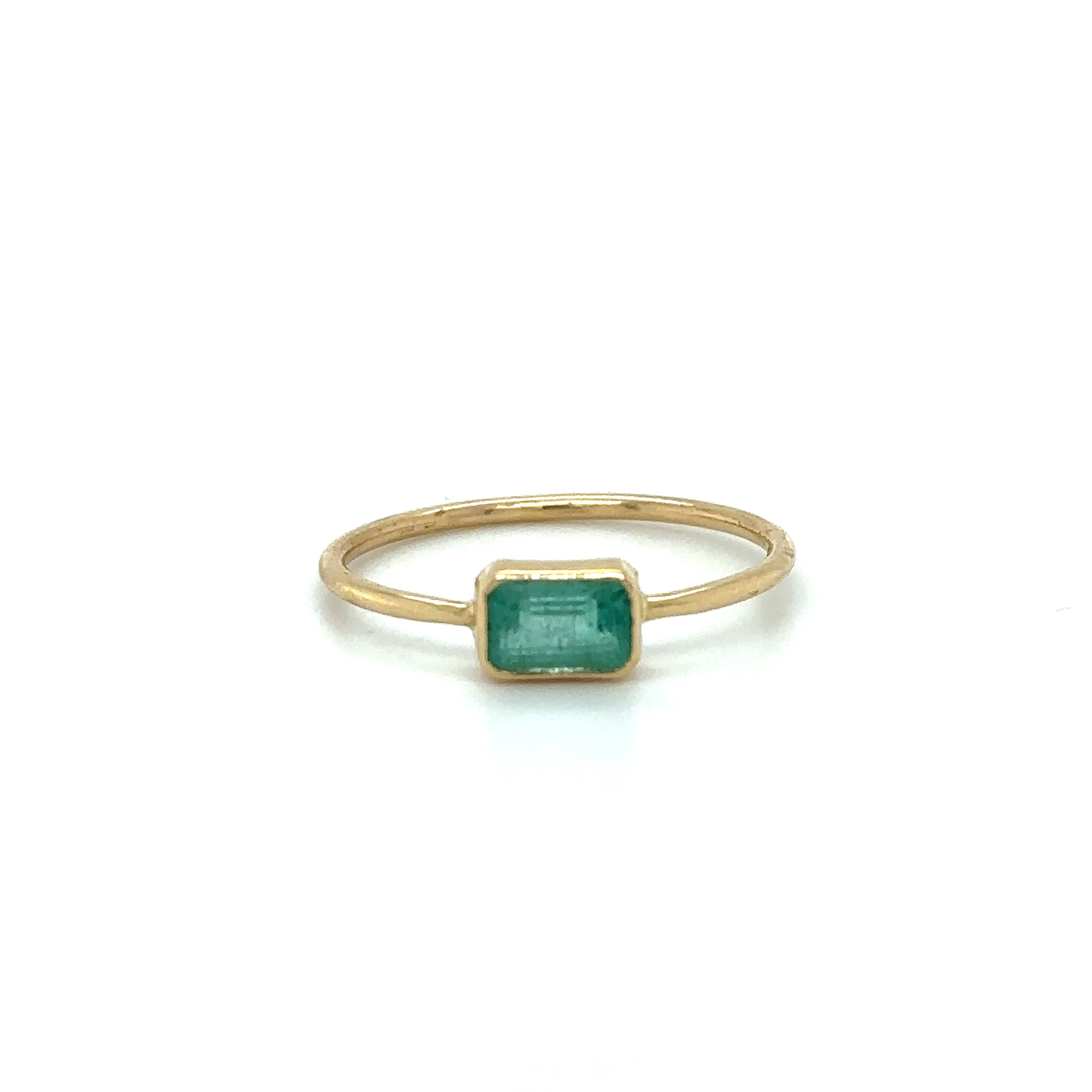 Anillo De Oro Amarillo De 14 Quilates Con Esmeralda 1.05 Ct.