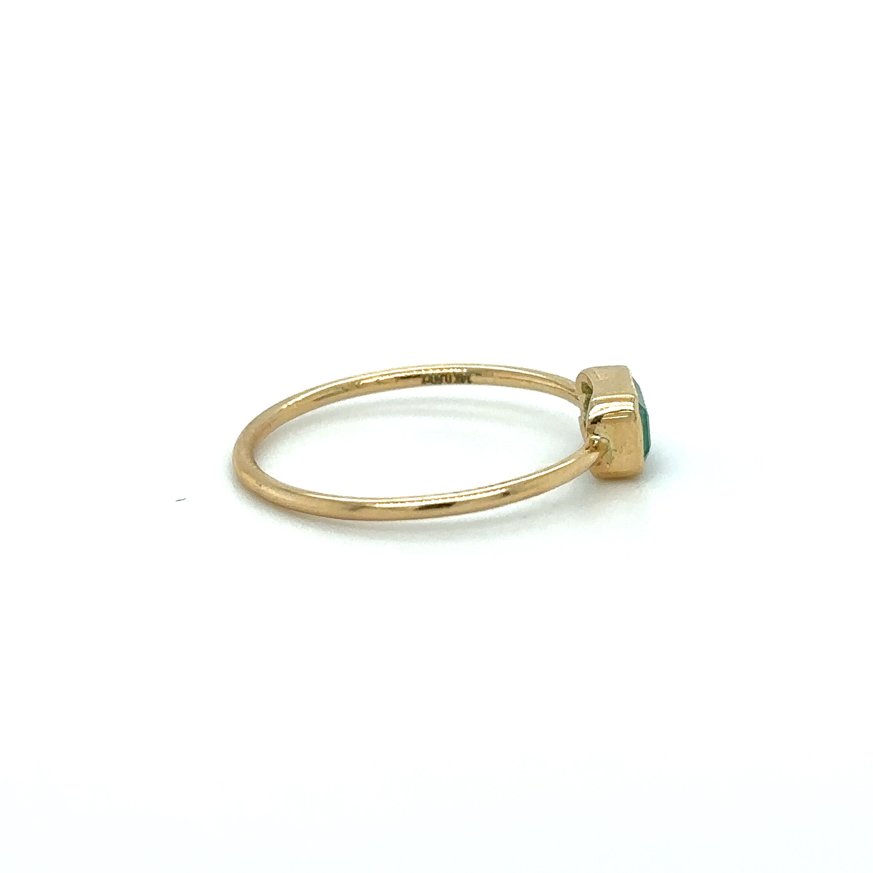Anillo De Oro Amarillo De 14 Quilates Con Esmeralda 1.05 Ct.