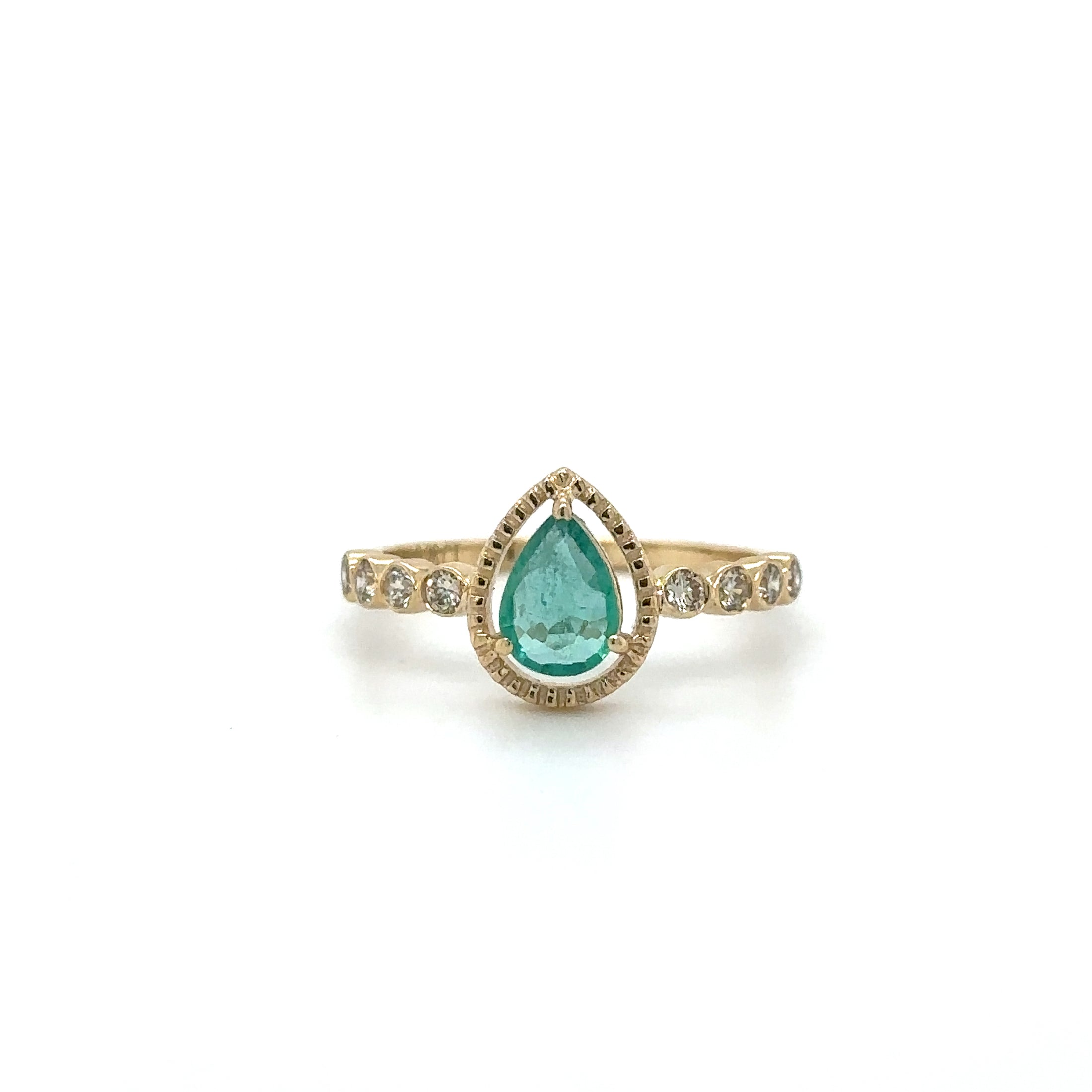 Anillo De Esmeralda En Oro Amarillo De 14K Con Diamantes 0.86 TCW.