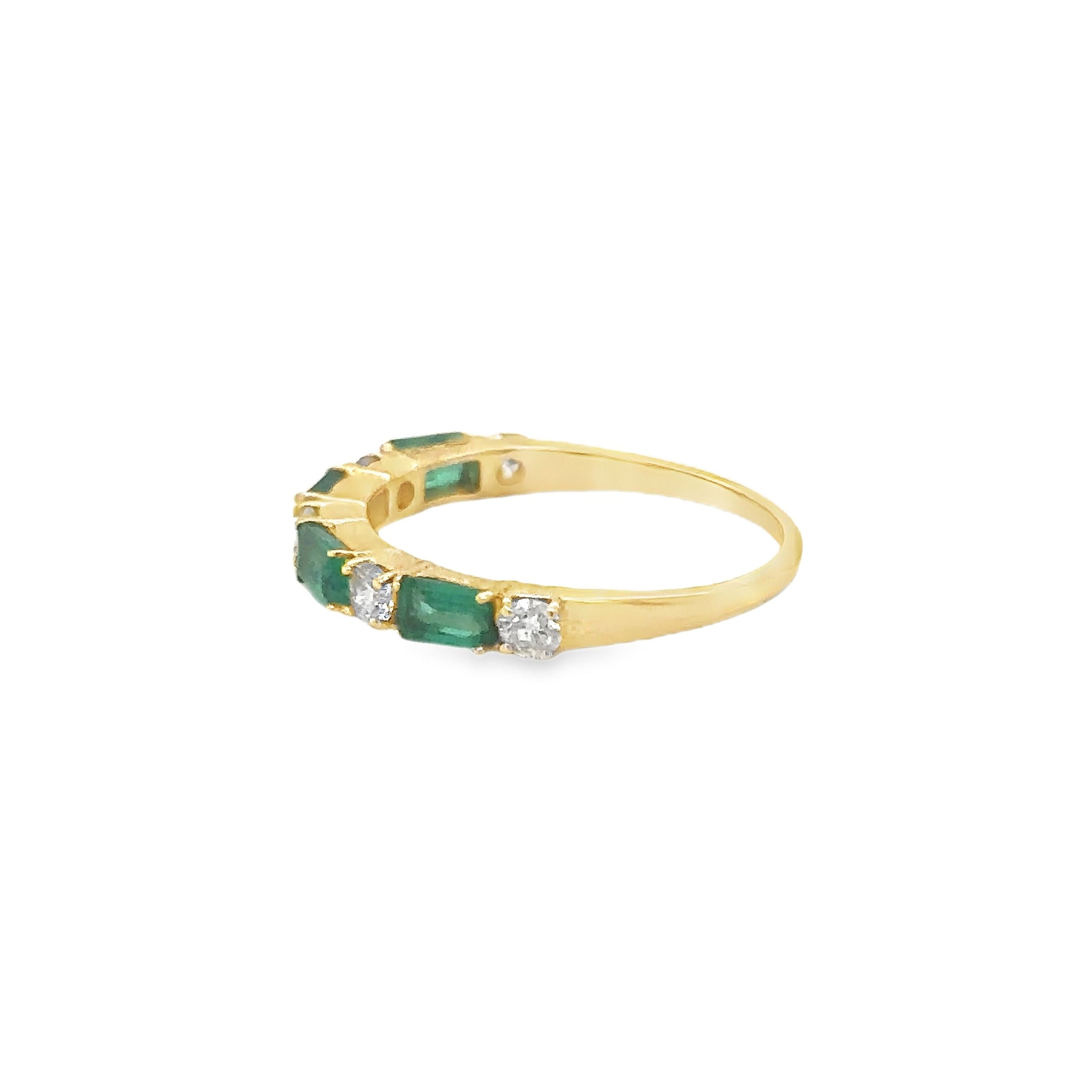 Anillo De Oro Amarillo De 14Kt Con Esmeralda Y Diamantes, 1.07 CT