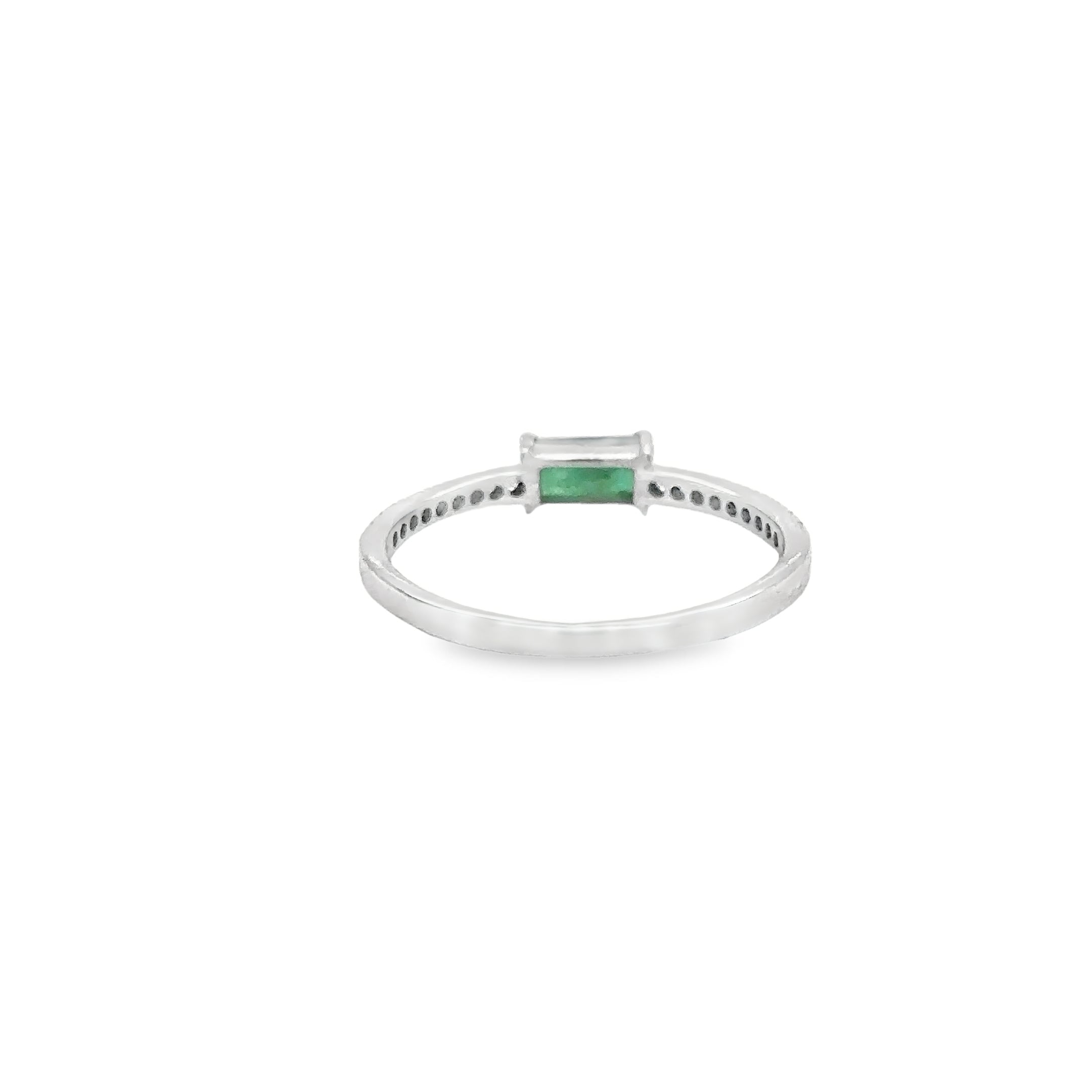 Anillo De Oro Blanco De 14 Quilates Con Esmeraldas Y Diamantes 0.52 Ct.