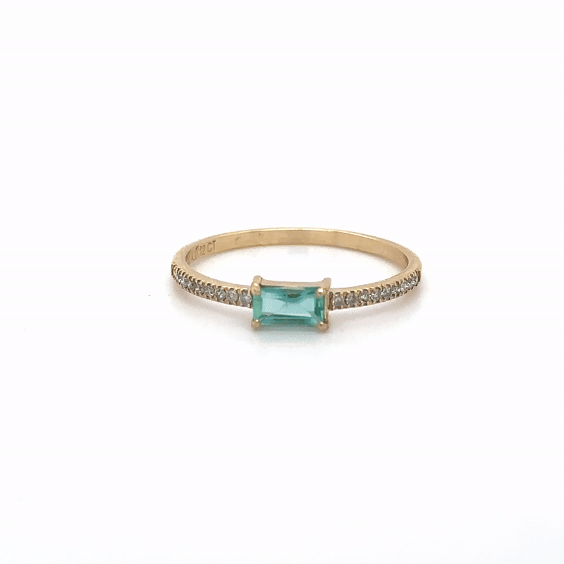 Anillo De Oro Amarillo De 14 Quilates Con Esmeraldas Y Diamantes 0.52 Ct.