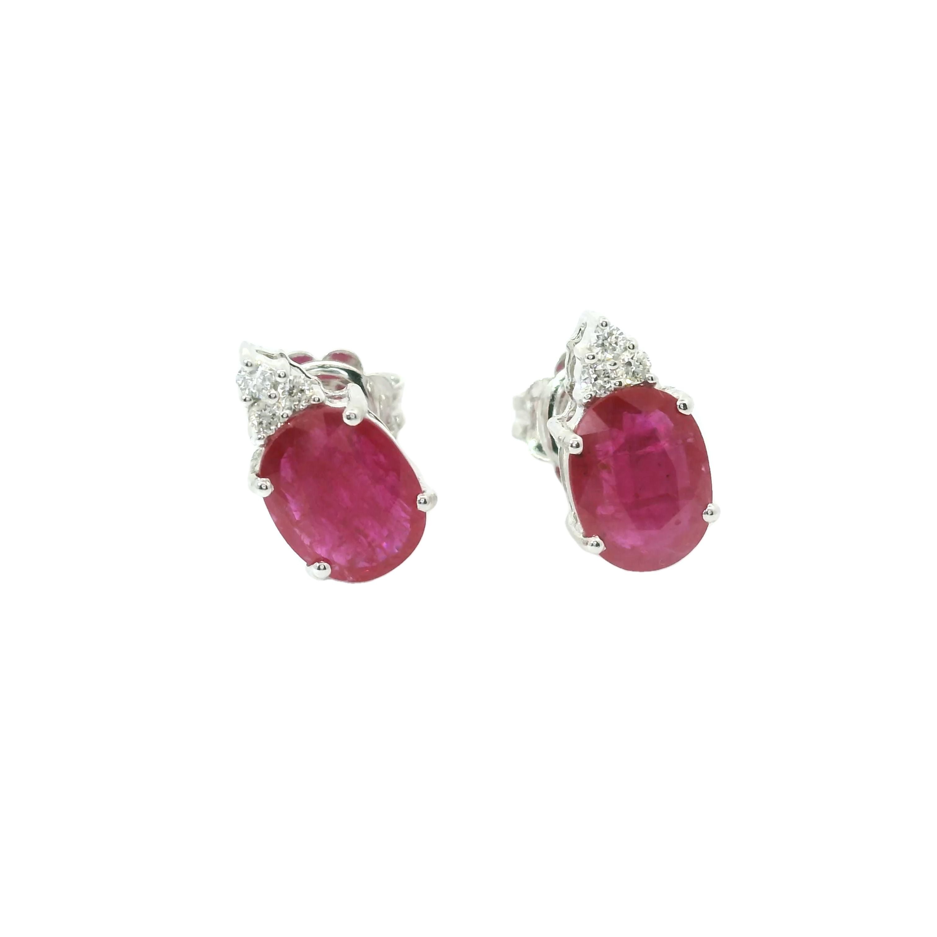 Pendiente Oro Blanco De 18 Quilates Rubí Y Diamantes 2.84 Ct.