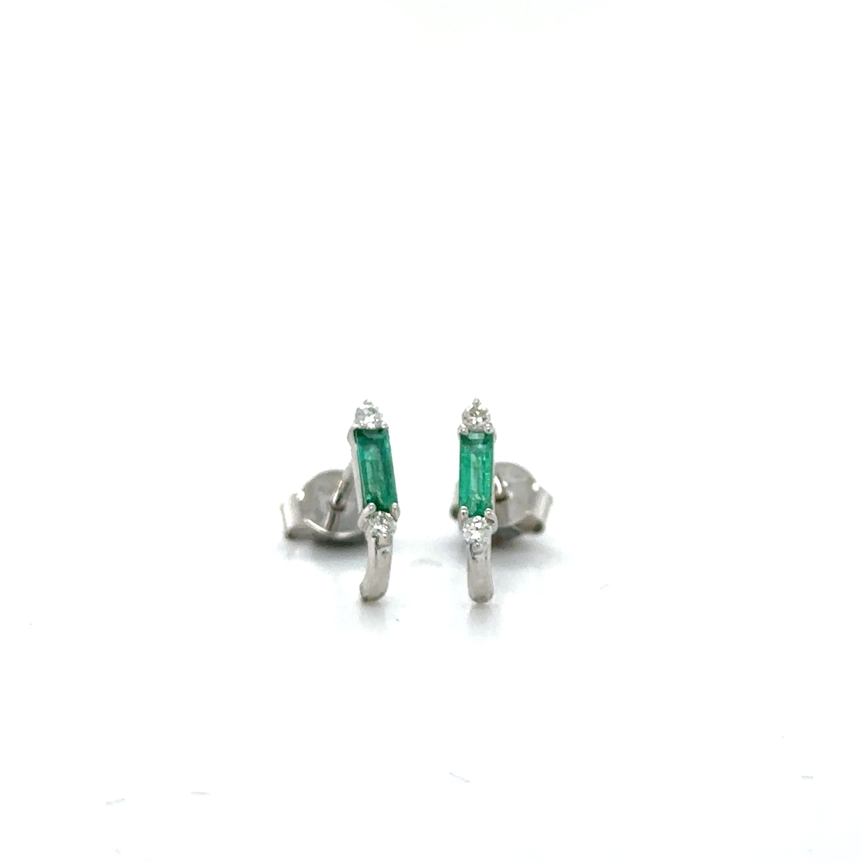 Pendiente De Oro Blanco De 18 Quilates Con Esmeraldas Y Diamantes 0.34 Ct.
