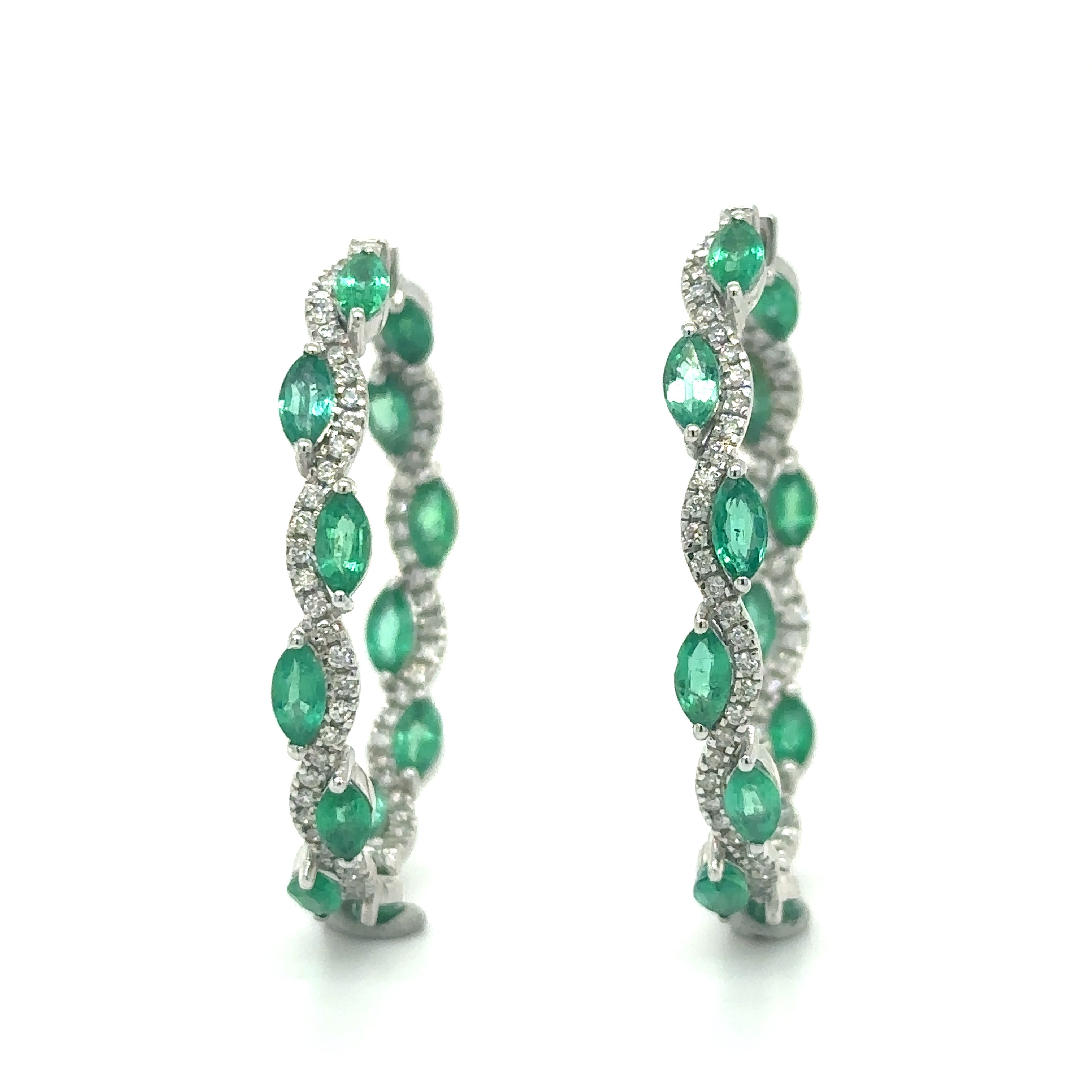 Pendiente Aro De Oro Blanco De 18 Quilates Con Esmeraldas Y Diamantes 5.28 Ct.