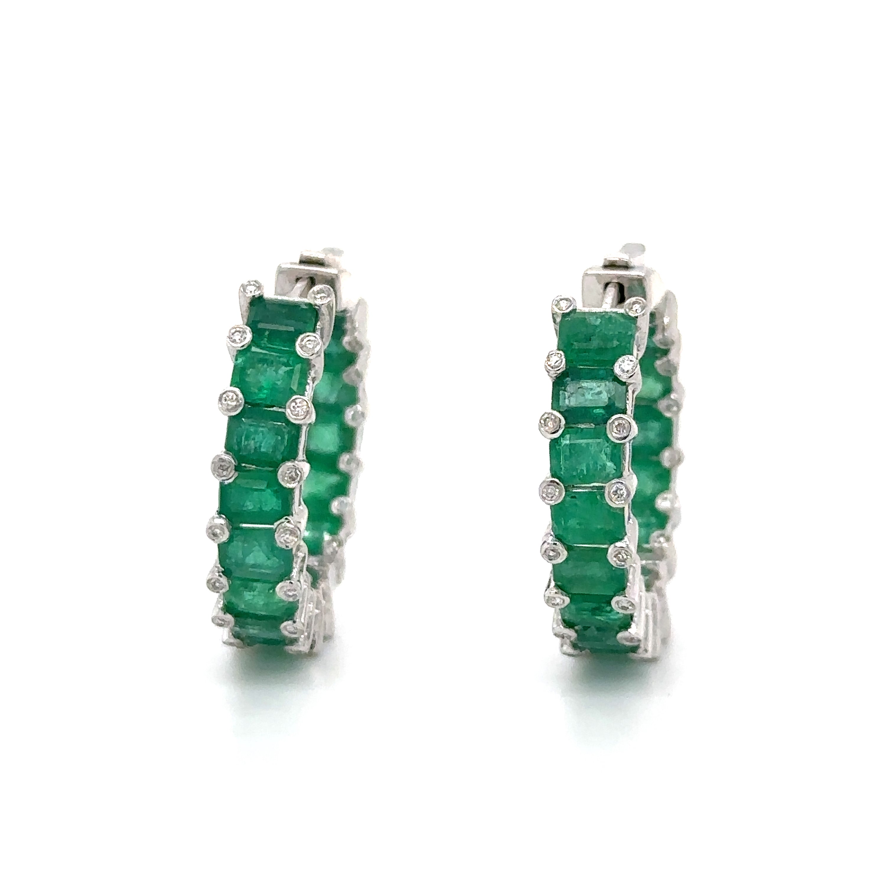 Pendiente Aro De Oro Blanco De 18 Quilates Con Esmeraldas Y Diamantes 5.33 Ct.