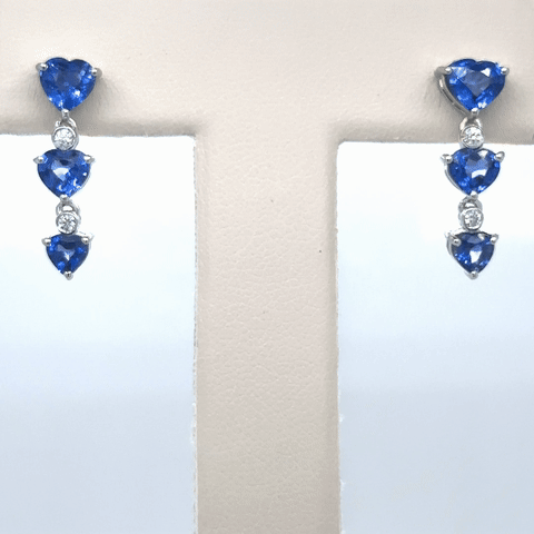 Pendiente De Zafiro En Forma De Corazón Y Diamantes En Forma De Corazón De Oro Blanco De 18 Quilates 3.25 Ct.
