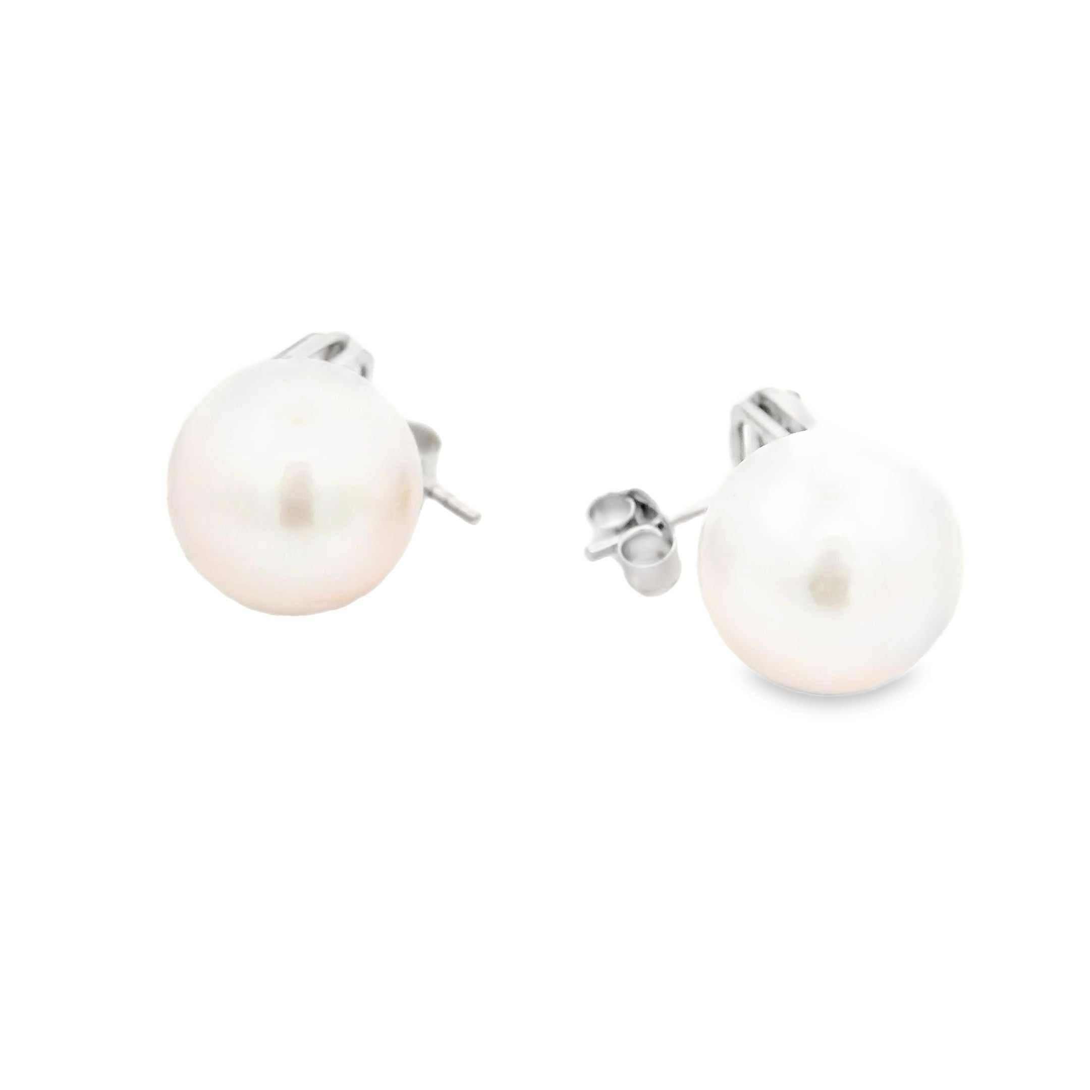 Pendiente De Perlas Y Esmeraldas De Agua Dulce De Oro Blanco De 14 Kt 25.21 Ct.
