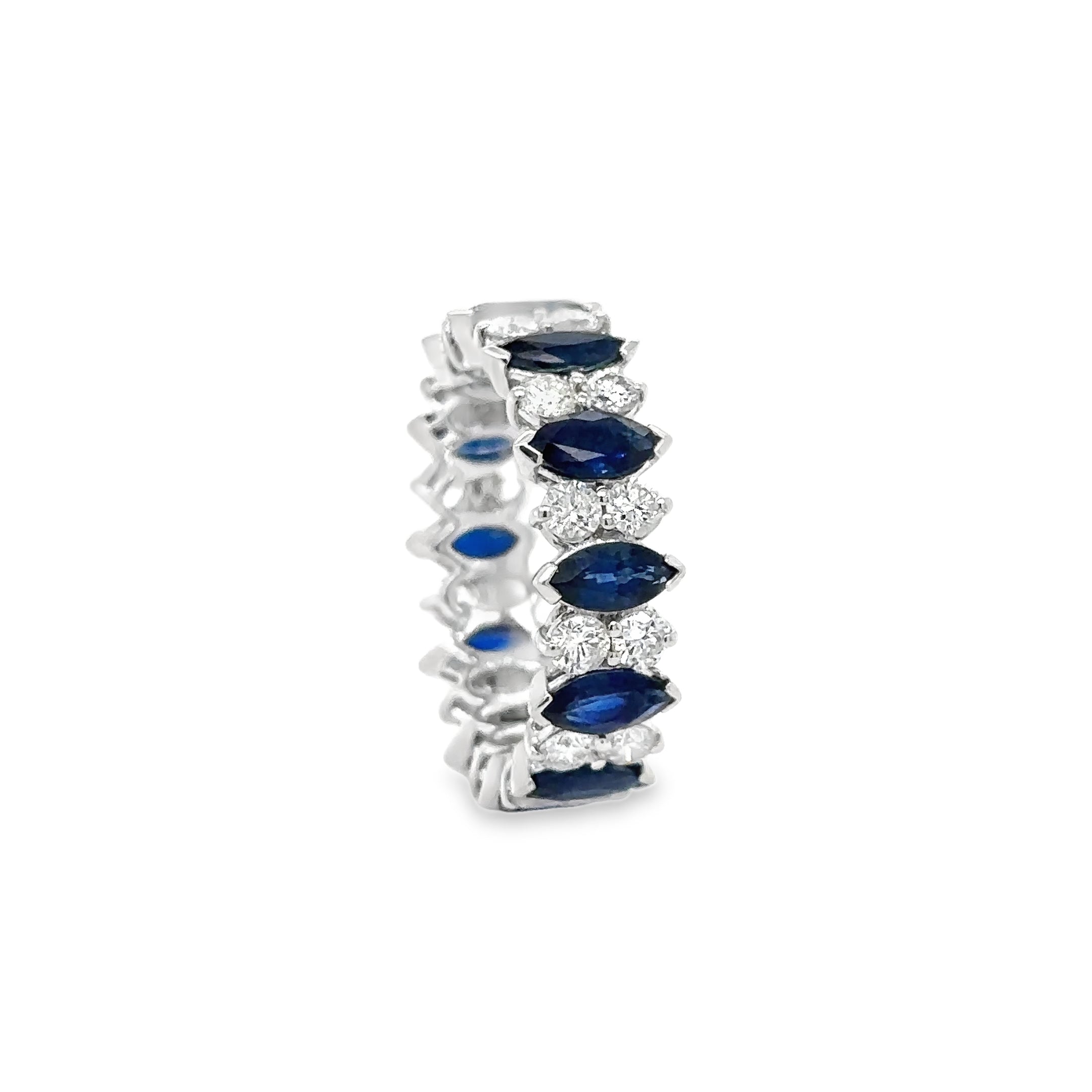 Anillo De Oro Blanco De 18 Quilates Con Diamantes Y Zafiros 5.46 Ct.
