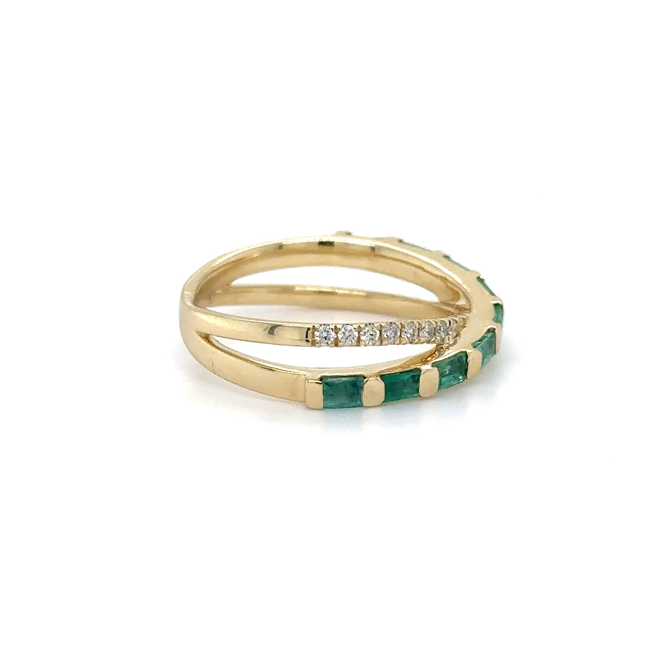 Anillo De Oro Amarillo De 14 Quilates Con Esmeraldas Y Diamantes 0.8 Ct.