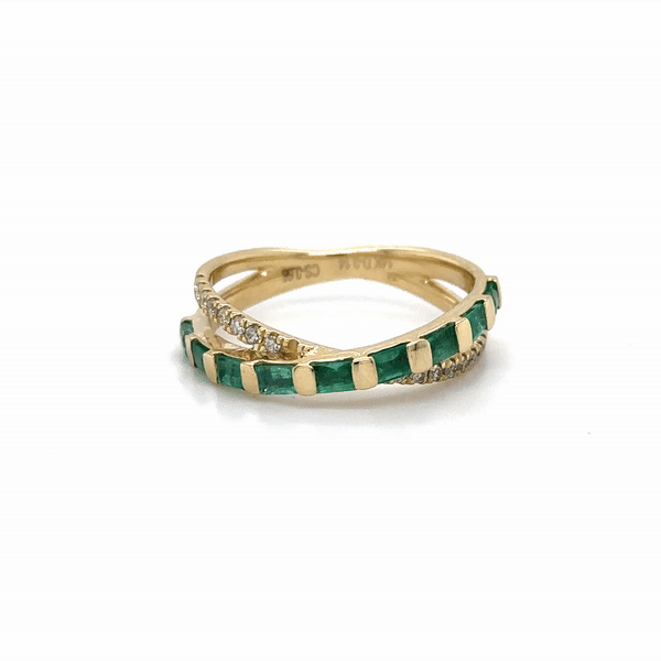 Anillo De Oro Amarillo De 14 Quilates Con Esmeraldas Y Diamantes 0.8 Ct.