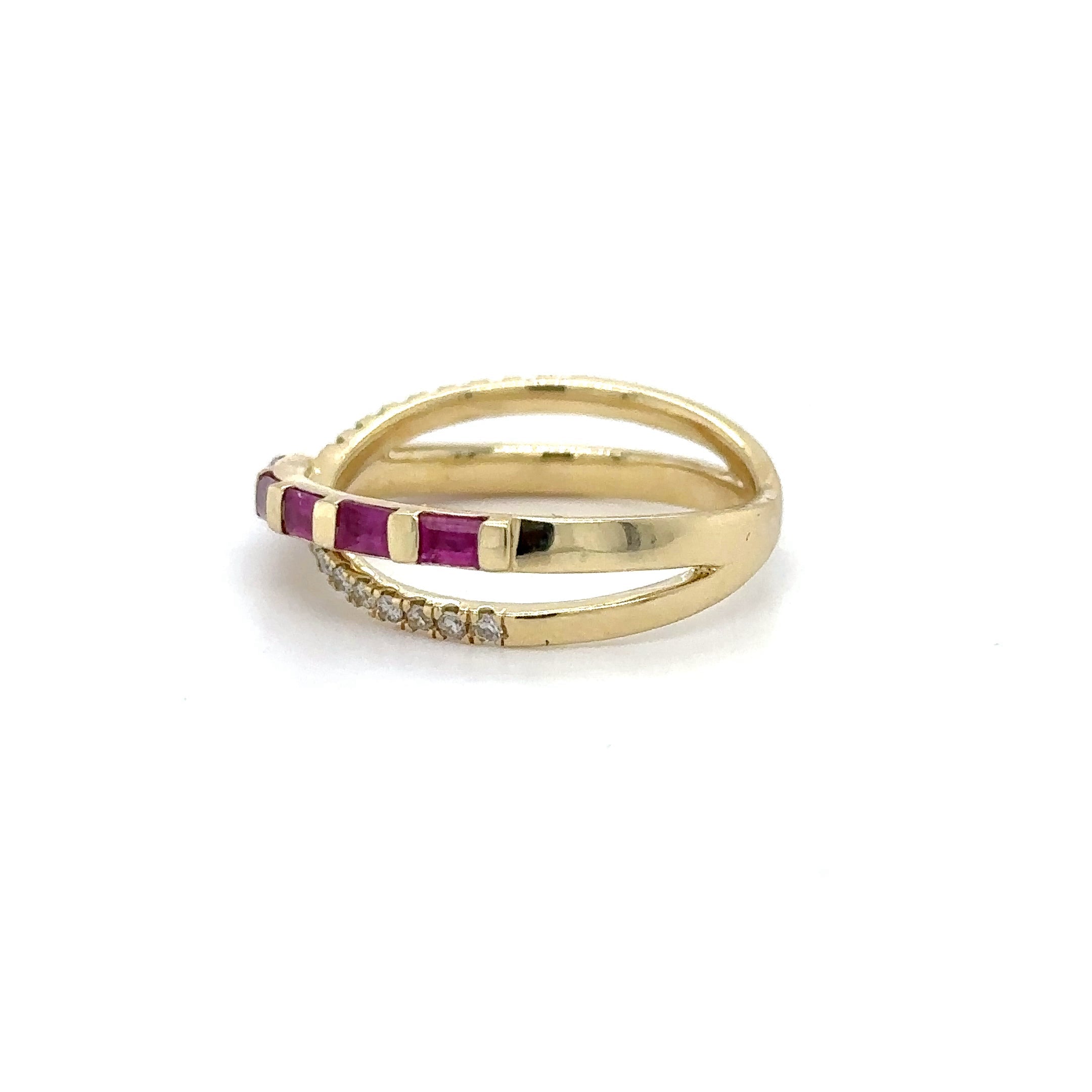 Anillo De Oro Amarillo De 14Kt Con Rubí Y Diamantes, 1.05 CT