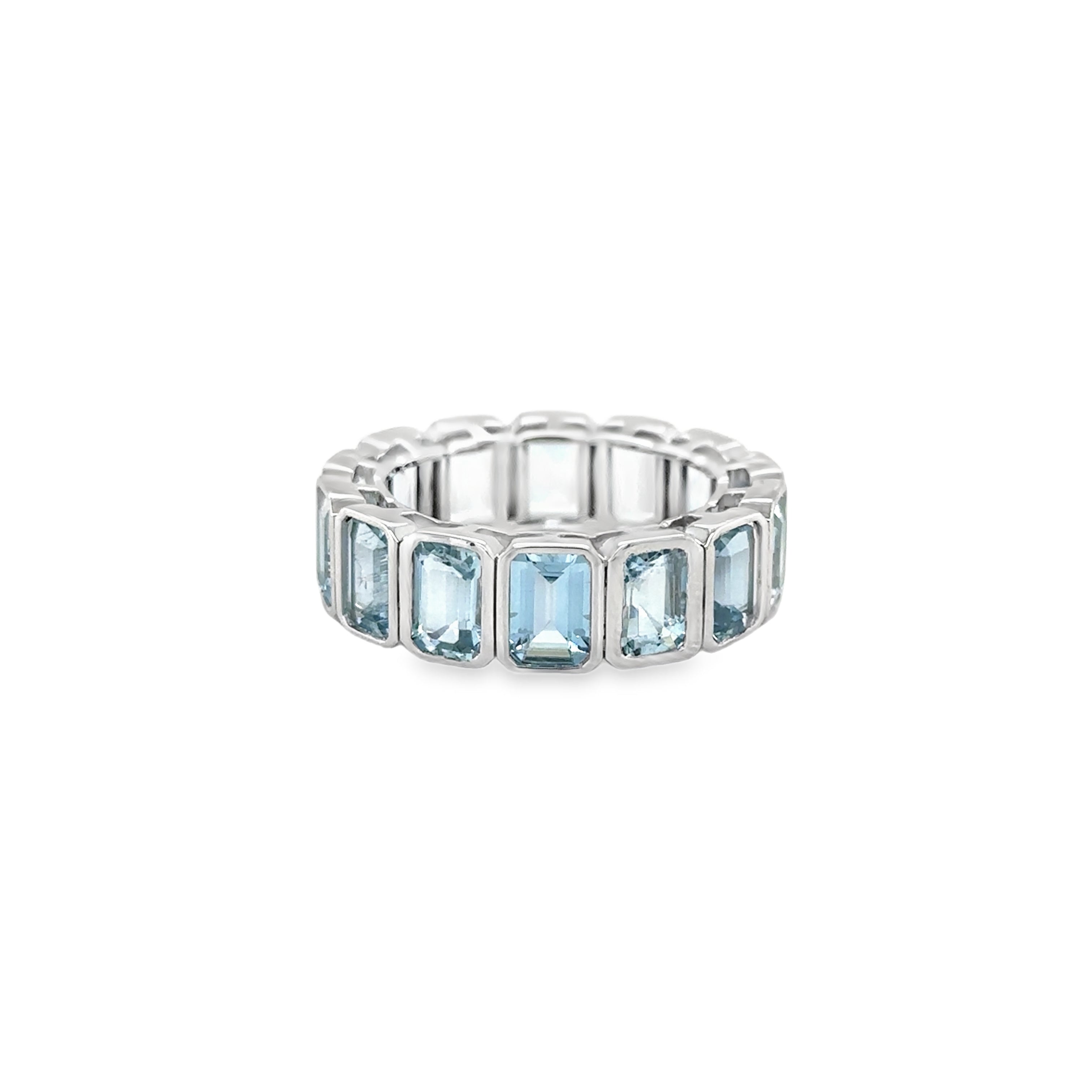 Anillo De Eternidad De Aguamarina De Corte Esmeralda De Oro Blanco De 14Kt 6.46 Ct.