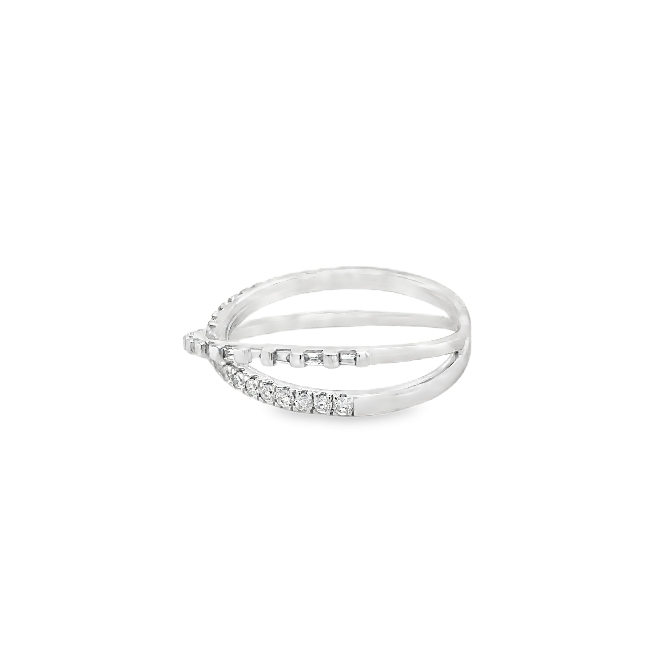 Anillo De Diamantes Baguette De Oro Blanco De 14K 0.24 Ct.