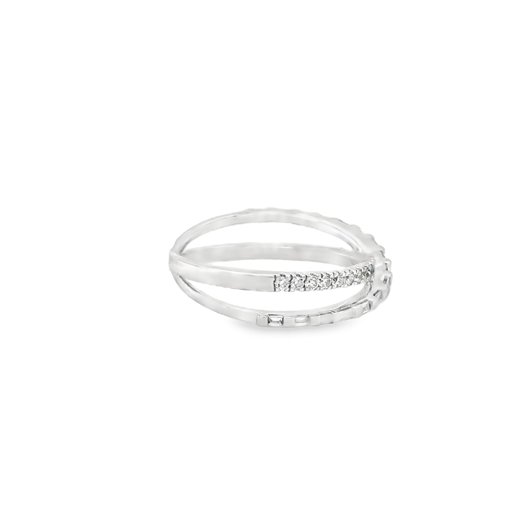 Anillo De Diamantes Baguette De Oro Blanco De 14K 0.24 Ct.