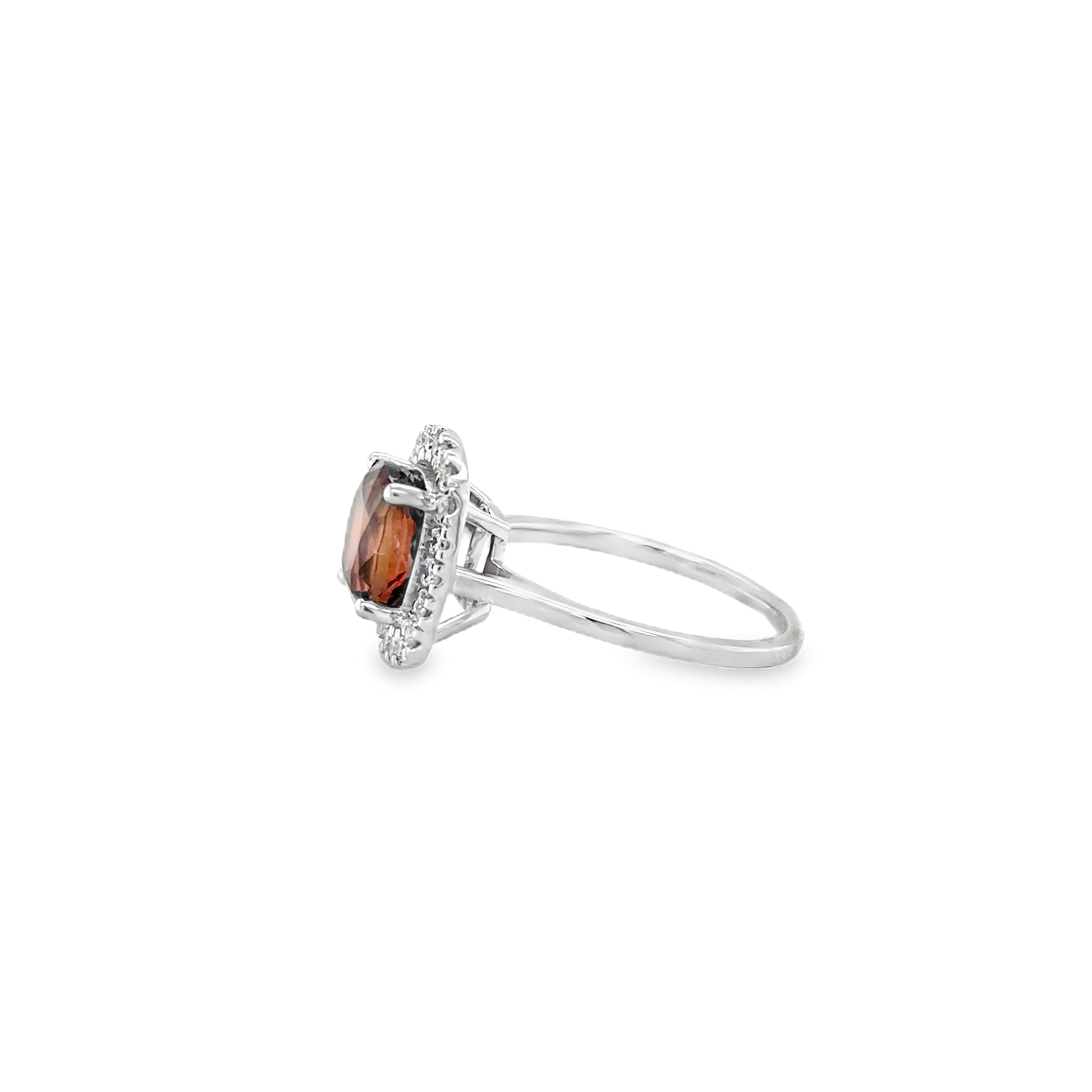Anillo De Oro Blanco De 14 Quilates Con Turmalina Y Diamantes 2.76 Ct.