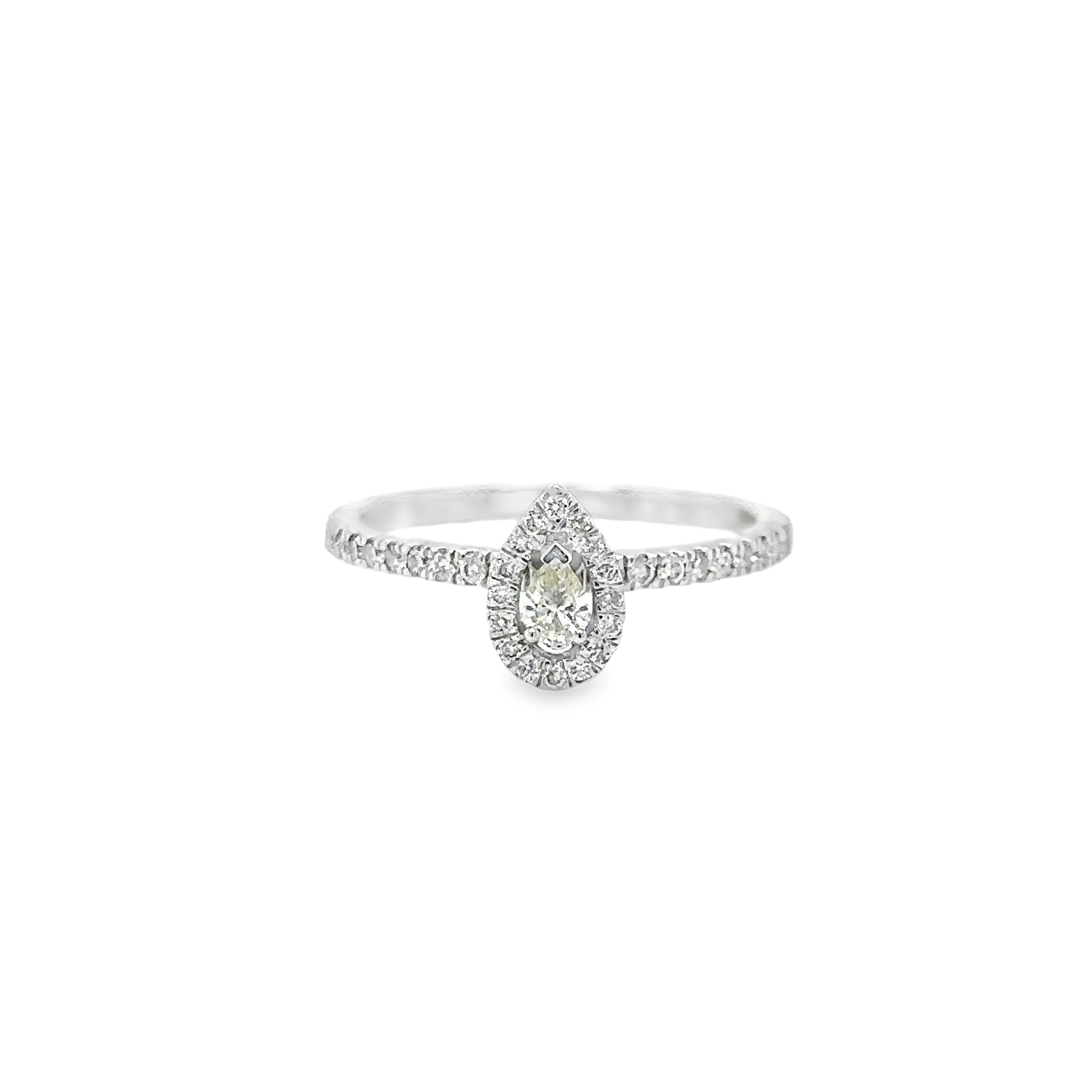 Anillo De Diamantes En Forma De Pera De Oro Blanco De 14 Kt 0.39 Ct.