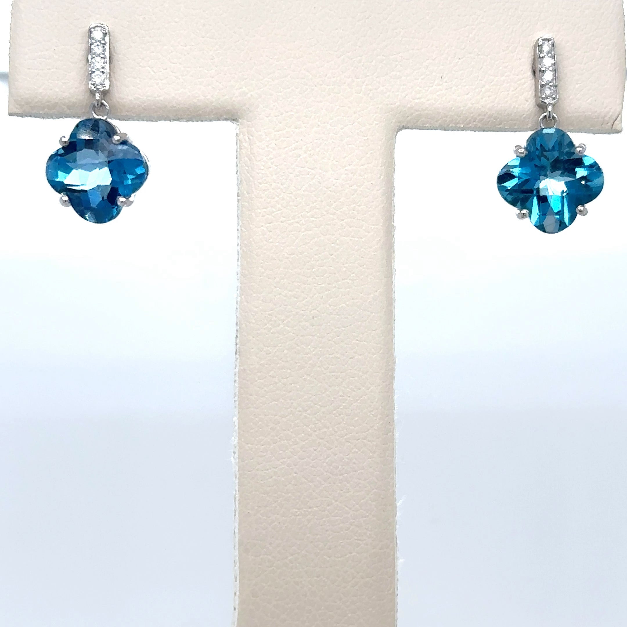 18Kt White Gold Earring With Blue Topaz And Diamonds, 5.48 CT