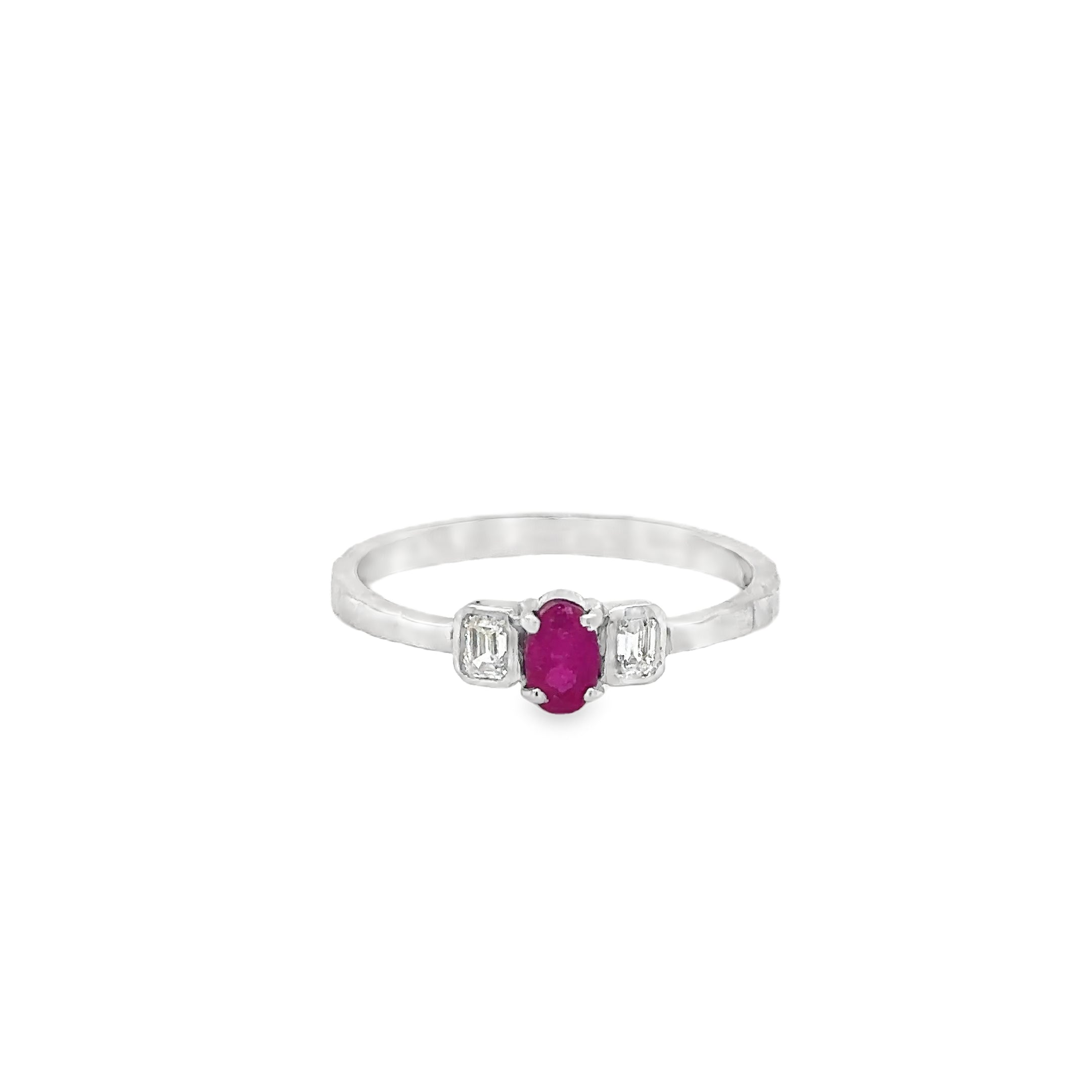 Anillo Oro Amarillo De 18 Quilates Rubí Y Diamantes 0.5 Ct.