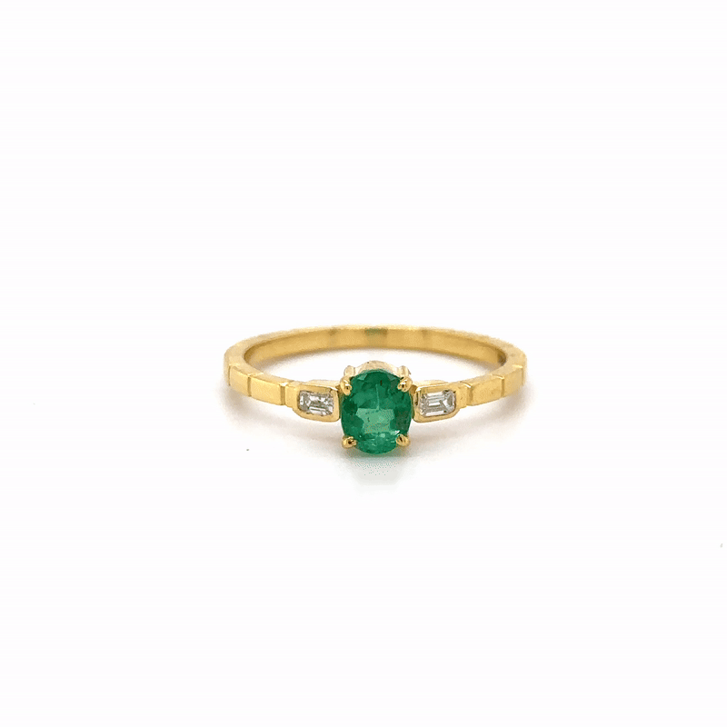 Anillo De Oro Amarillo De 14K Con Esmeraldas Y Diamantes 0.63 Ct.