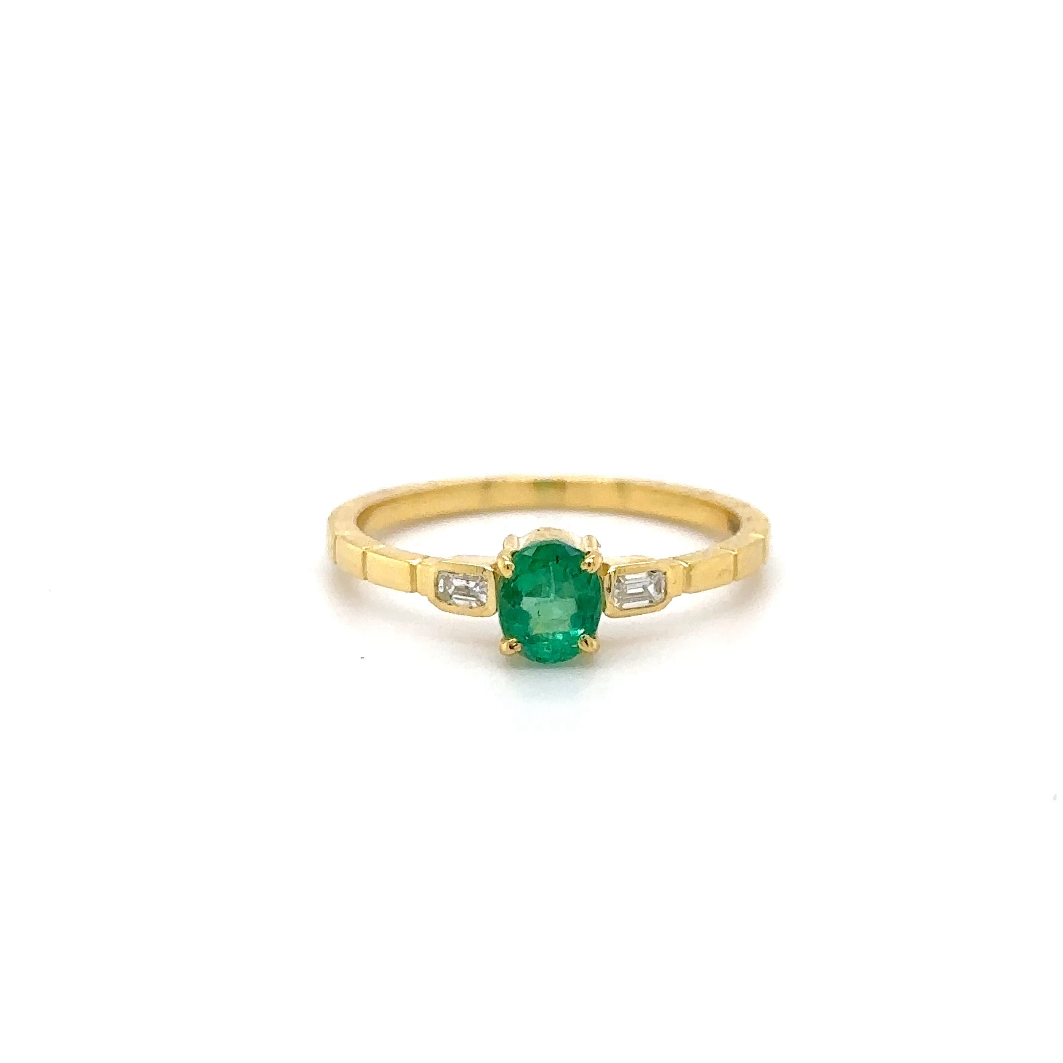 Anillo De Oro Amarillo De 14K Con Esmeraldas Y Diamantes 0.63 Ct.