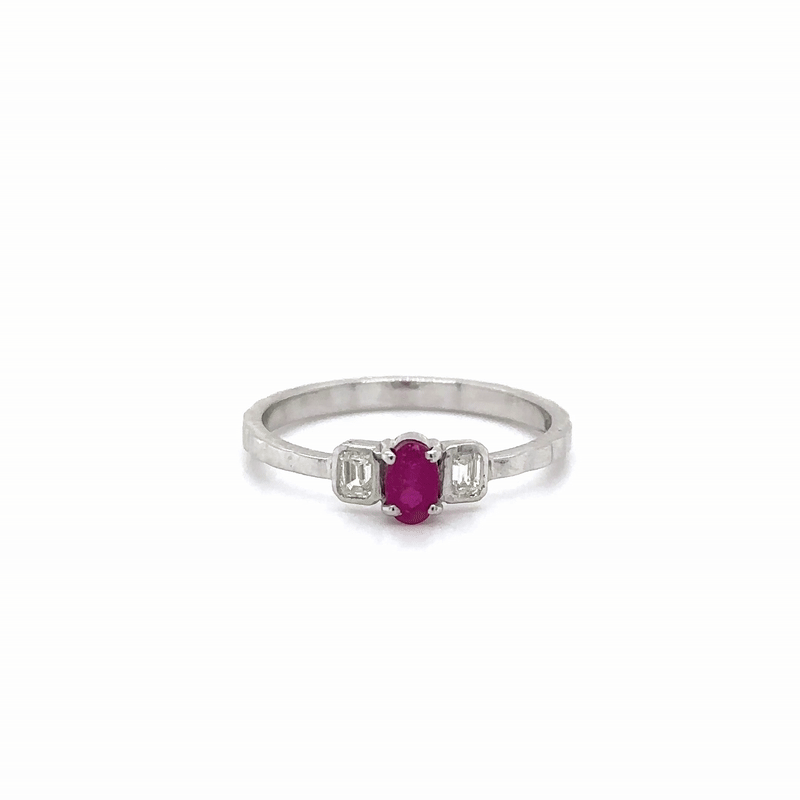 Anillo Oro Amarillo De 18 Quilates Rubí Y Diamantes 0.5 Ct.