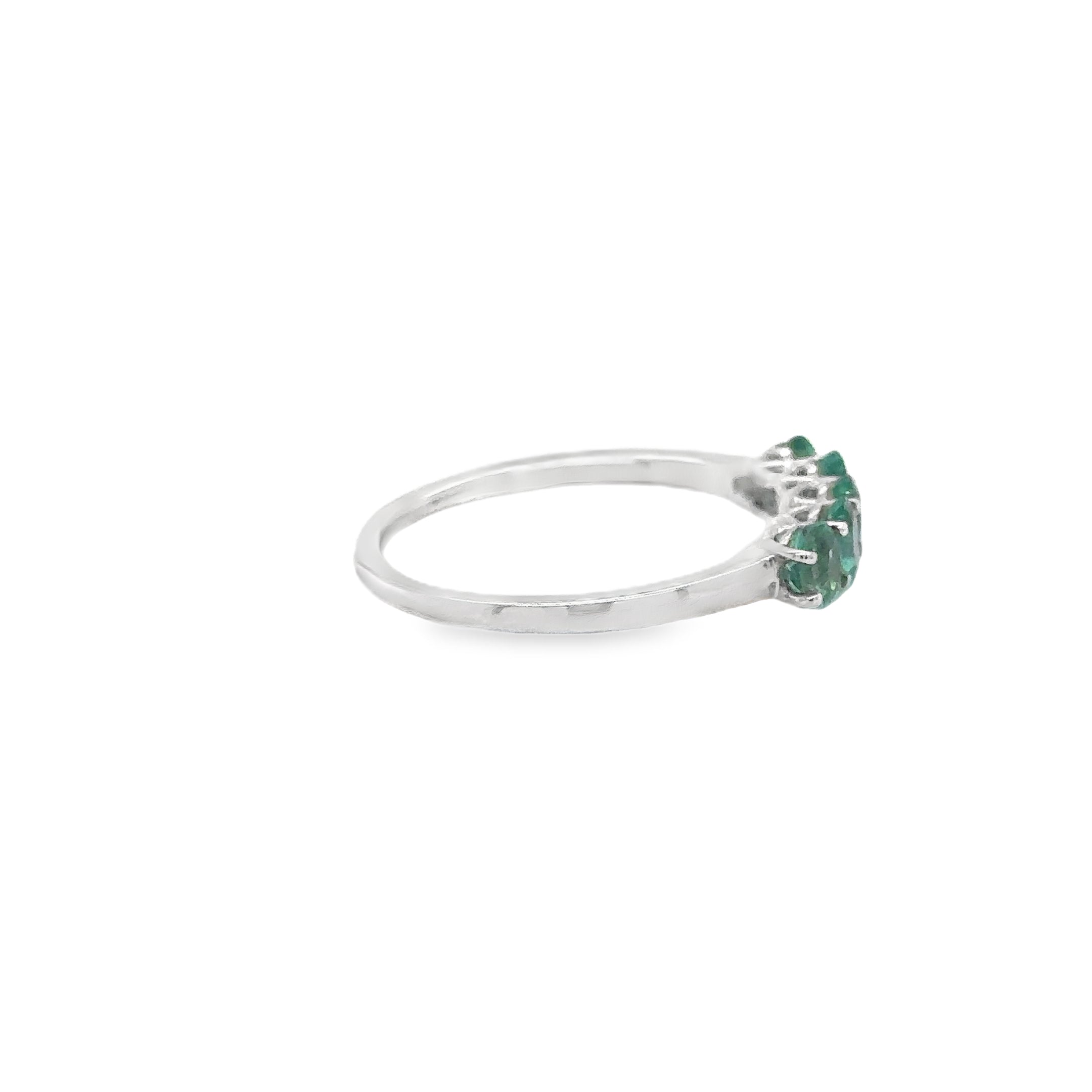 Anillo De Oro Blanco De 18 Quilates Con Esmeralda 0.72 Ct.