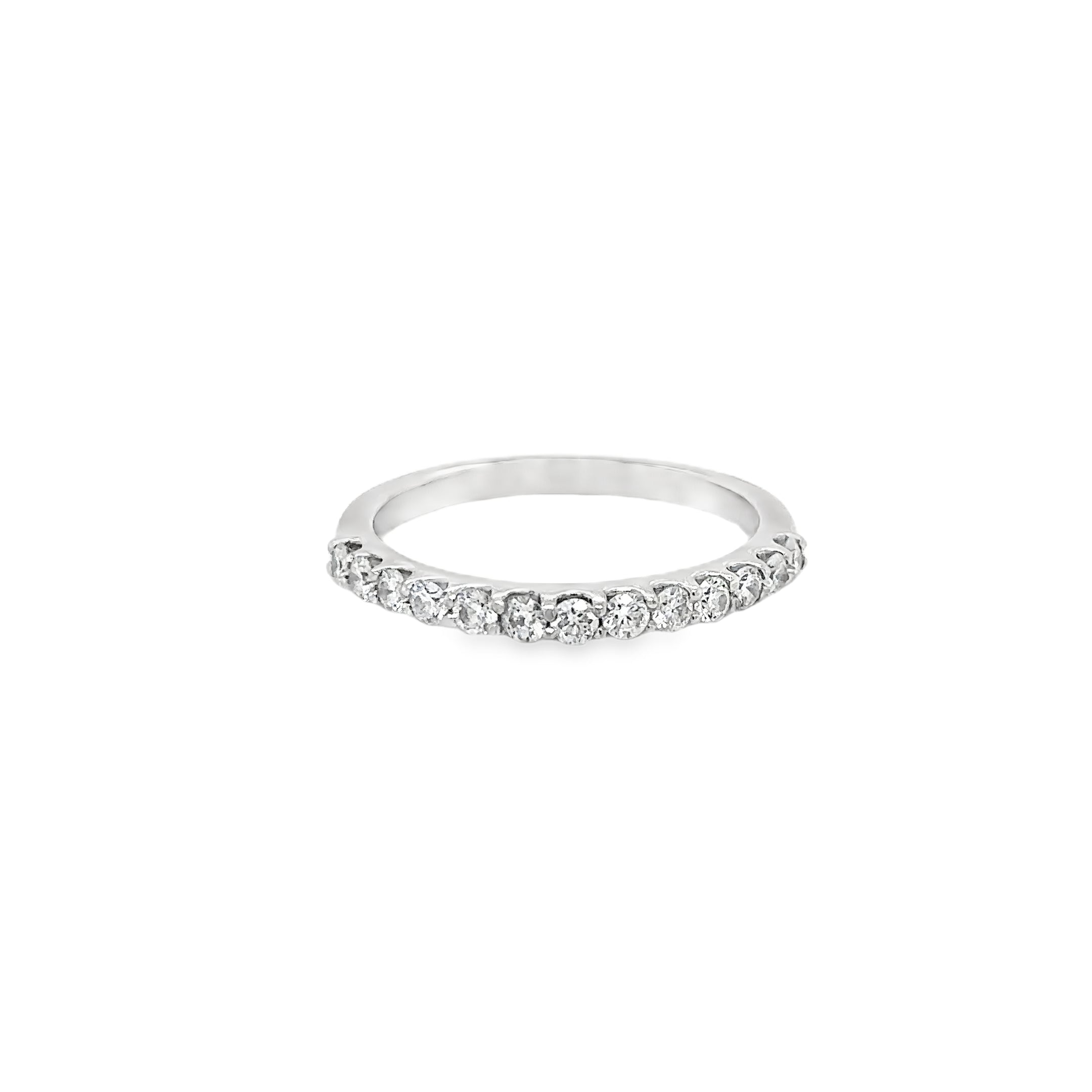 Anillo De Oro Blanco De 14 Quilates Con Diamantes Media Banda 0.38 Ct.